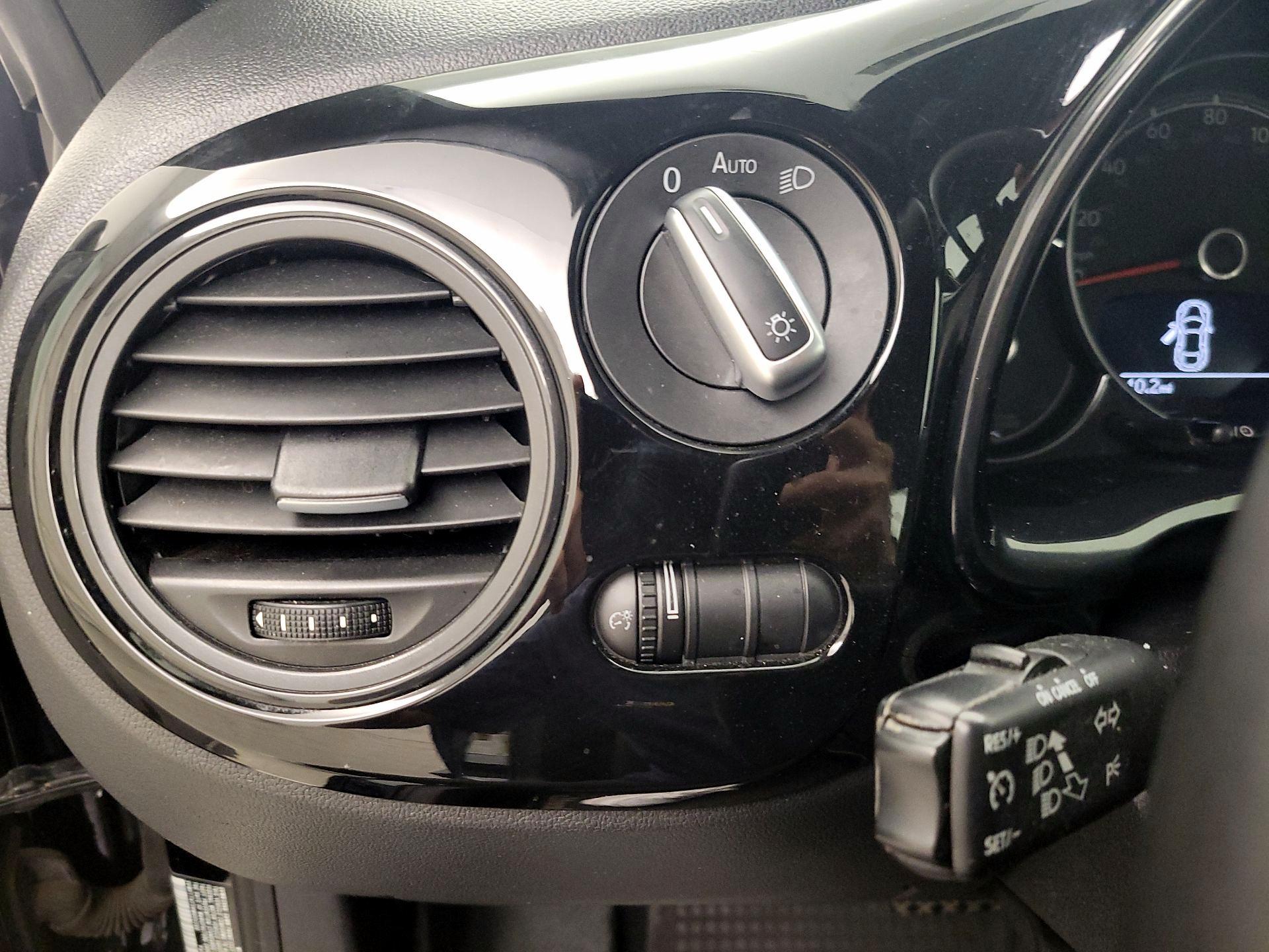 Thumbnail: 2017 Volkswagen Beetle - 13