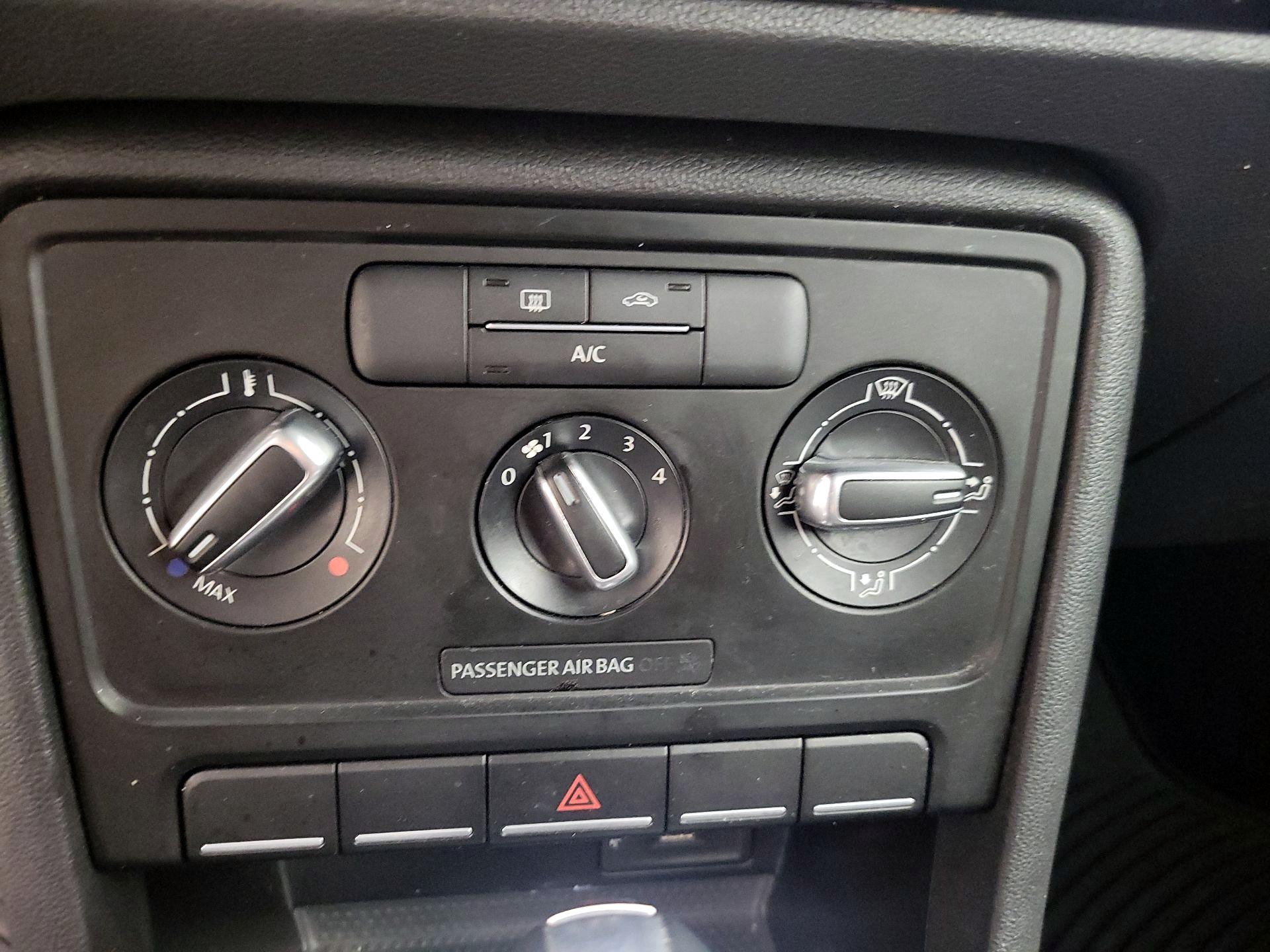 Thumbnail: 2017 Volkswagen Beetle - 15