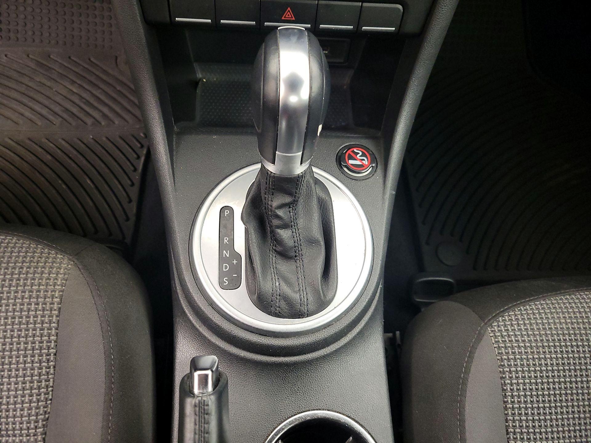 Thumbnail: 2017 Volkswagen Beetle - 16