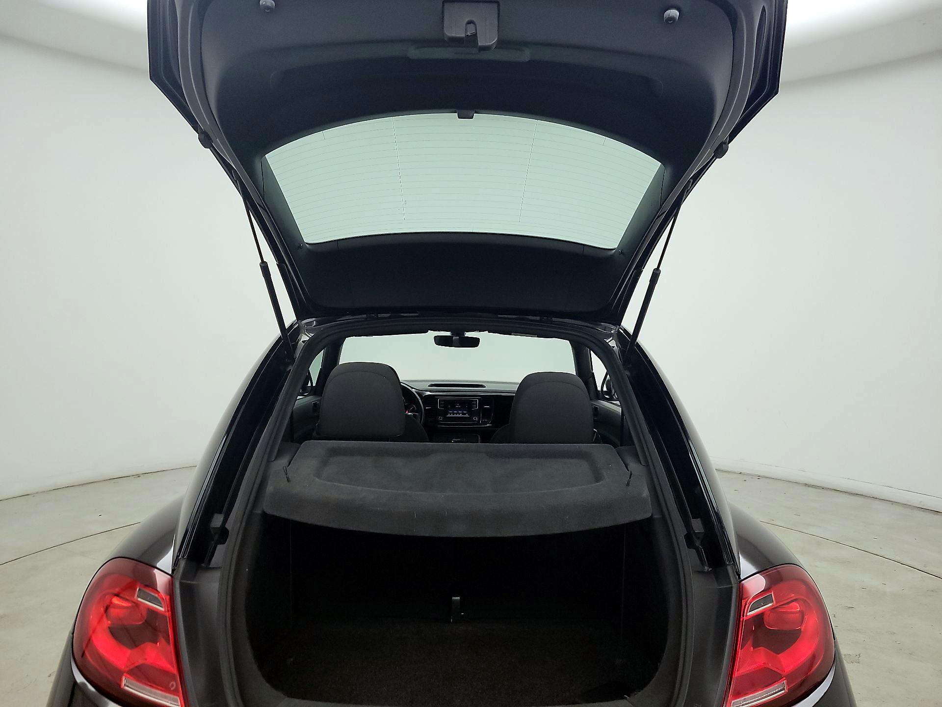 Thumbnail: 2017 Volkswagen Beetle - 19