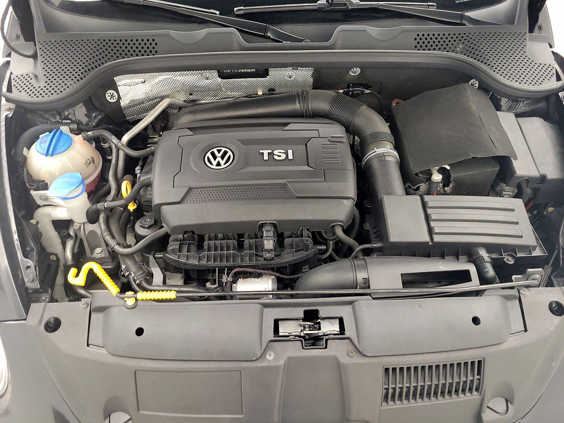 Thumbnail: 2017 Volkswagen Beetle - 20