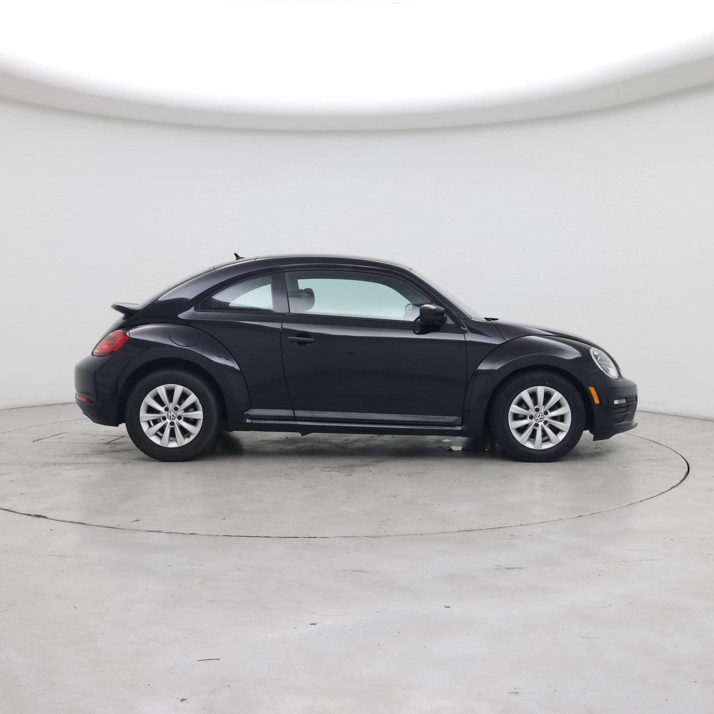Thumbnail: 2017 Volkswagen Beetle - 7