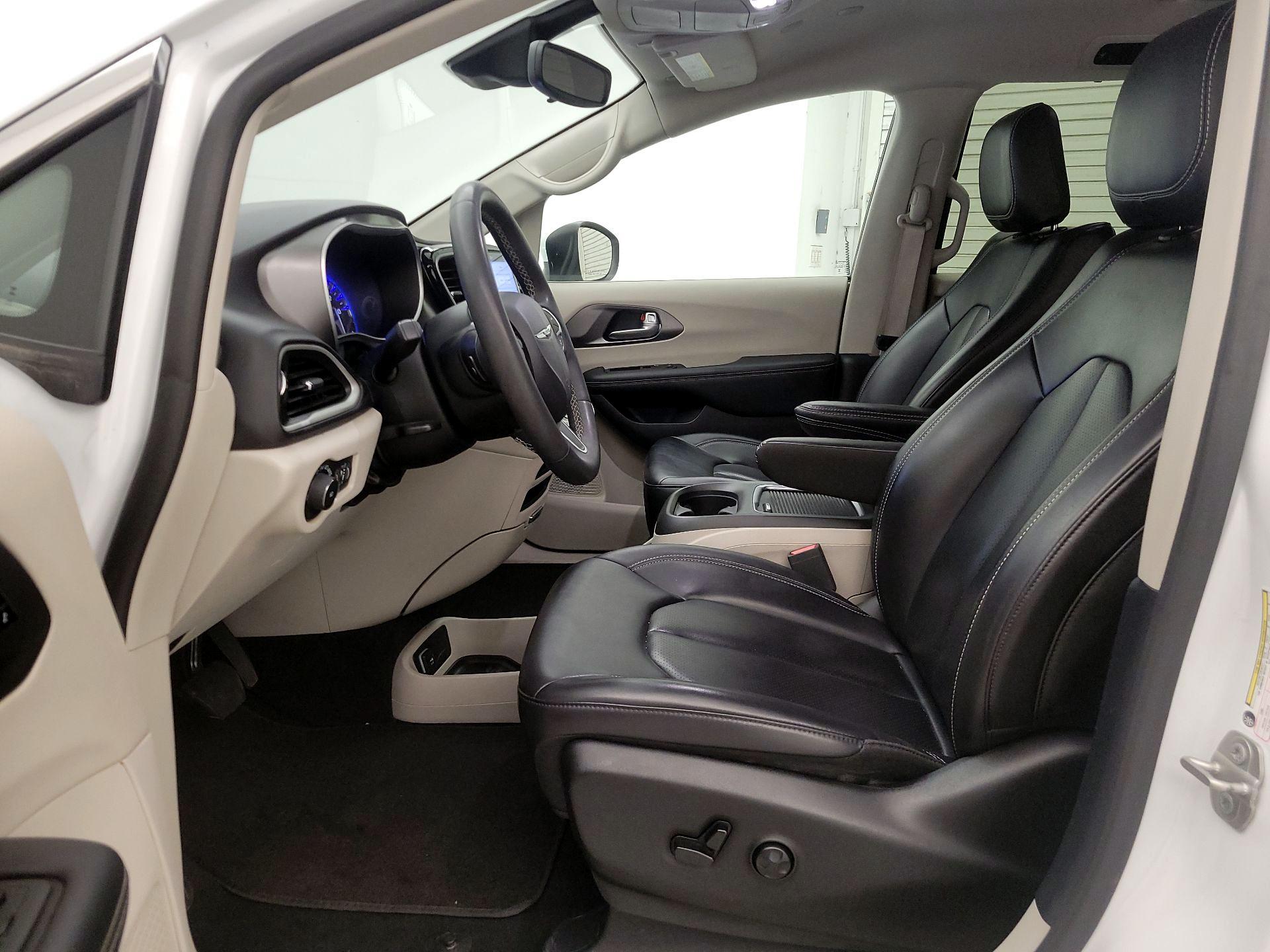 Thumbnail: 2023 Chrysler Pacifica - 11