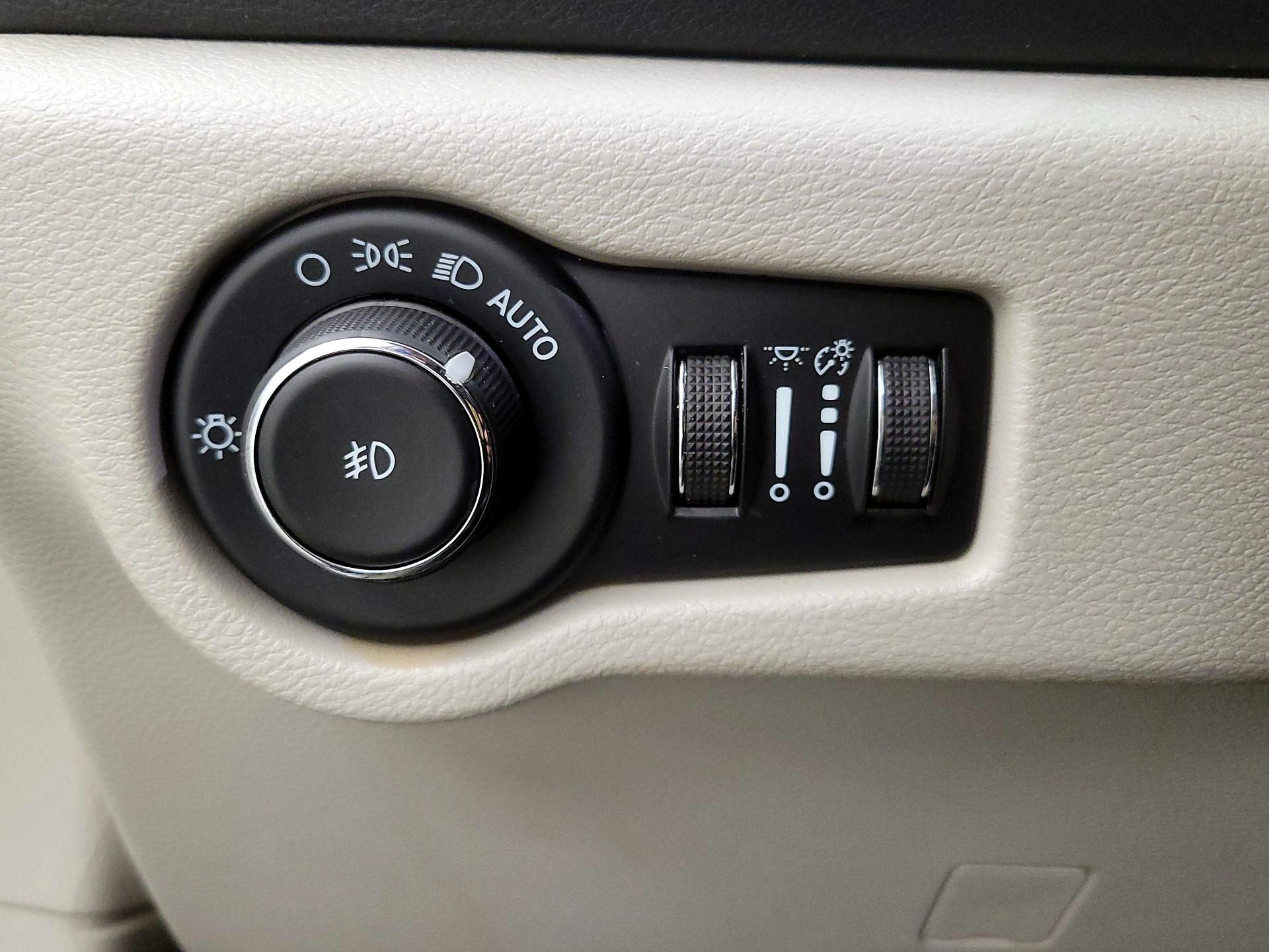 Thumbnail: 2023 Chrysler Pacifica - 13