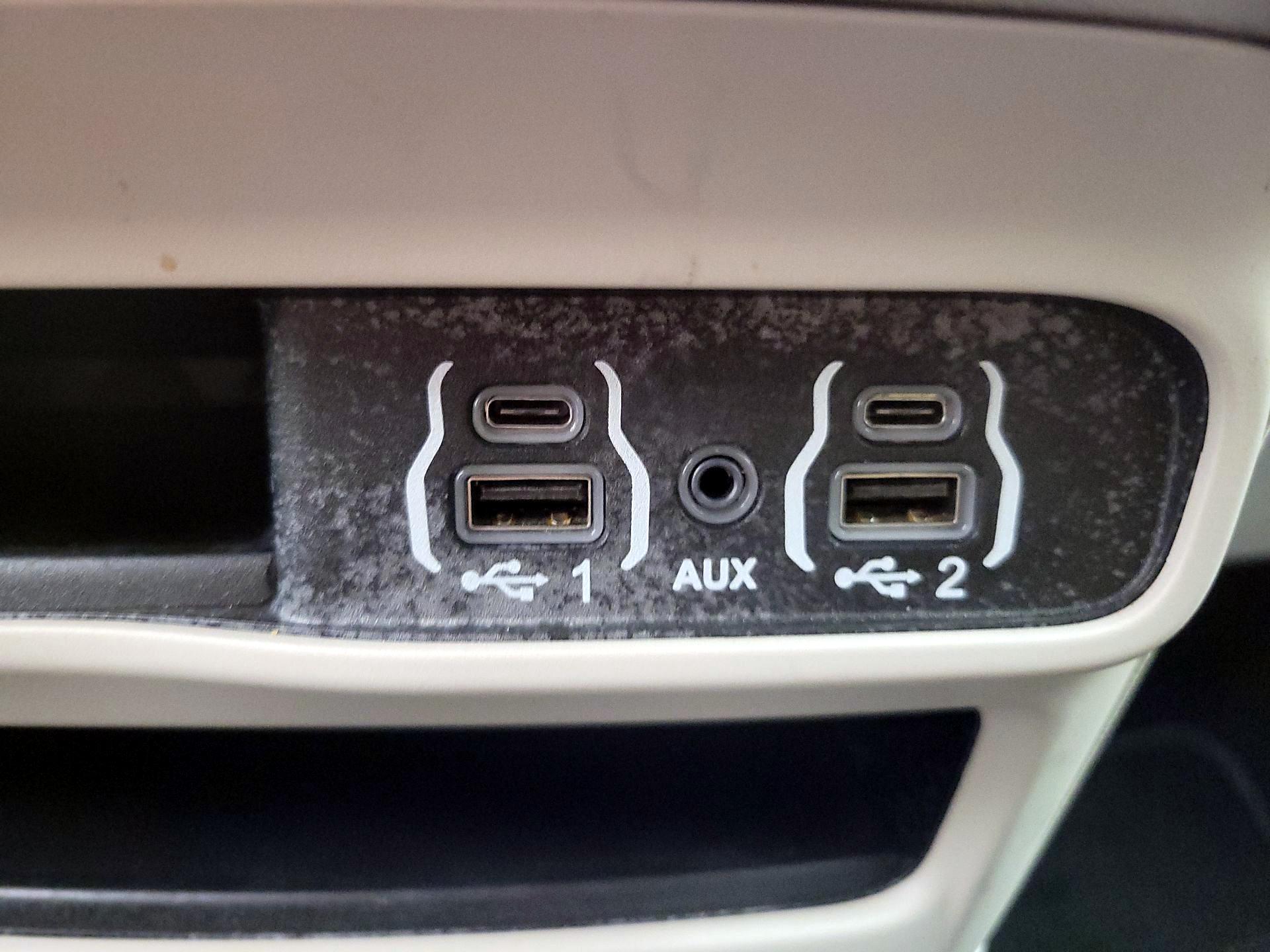 Thumbnail: 2023 Chrysler Pacifica - 18