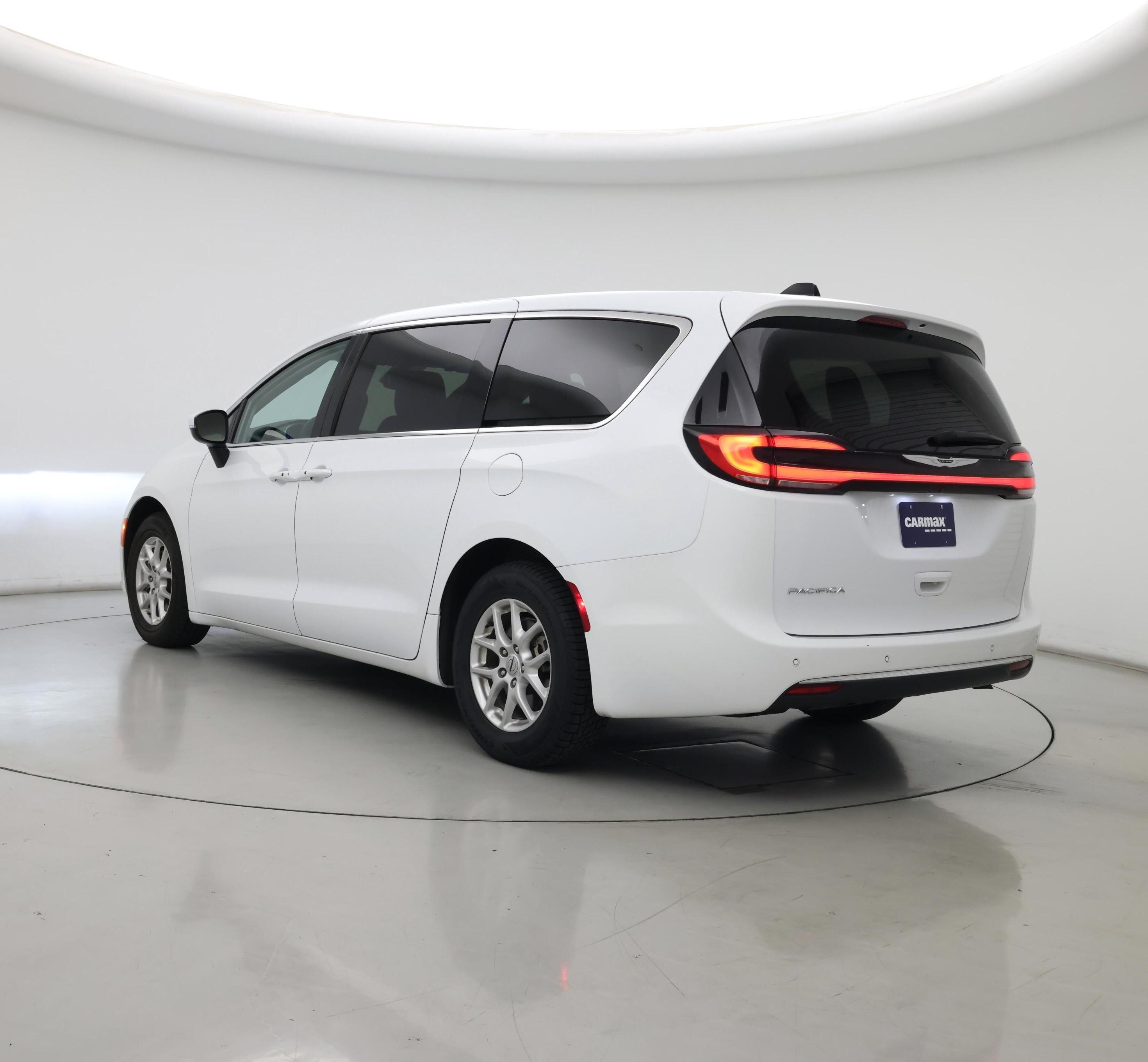 Thumbnail: 2023 Chrysler Pacifica - 2