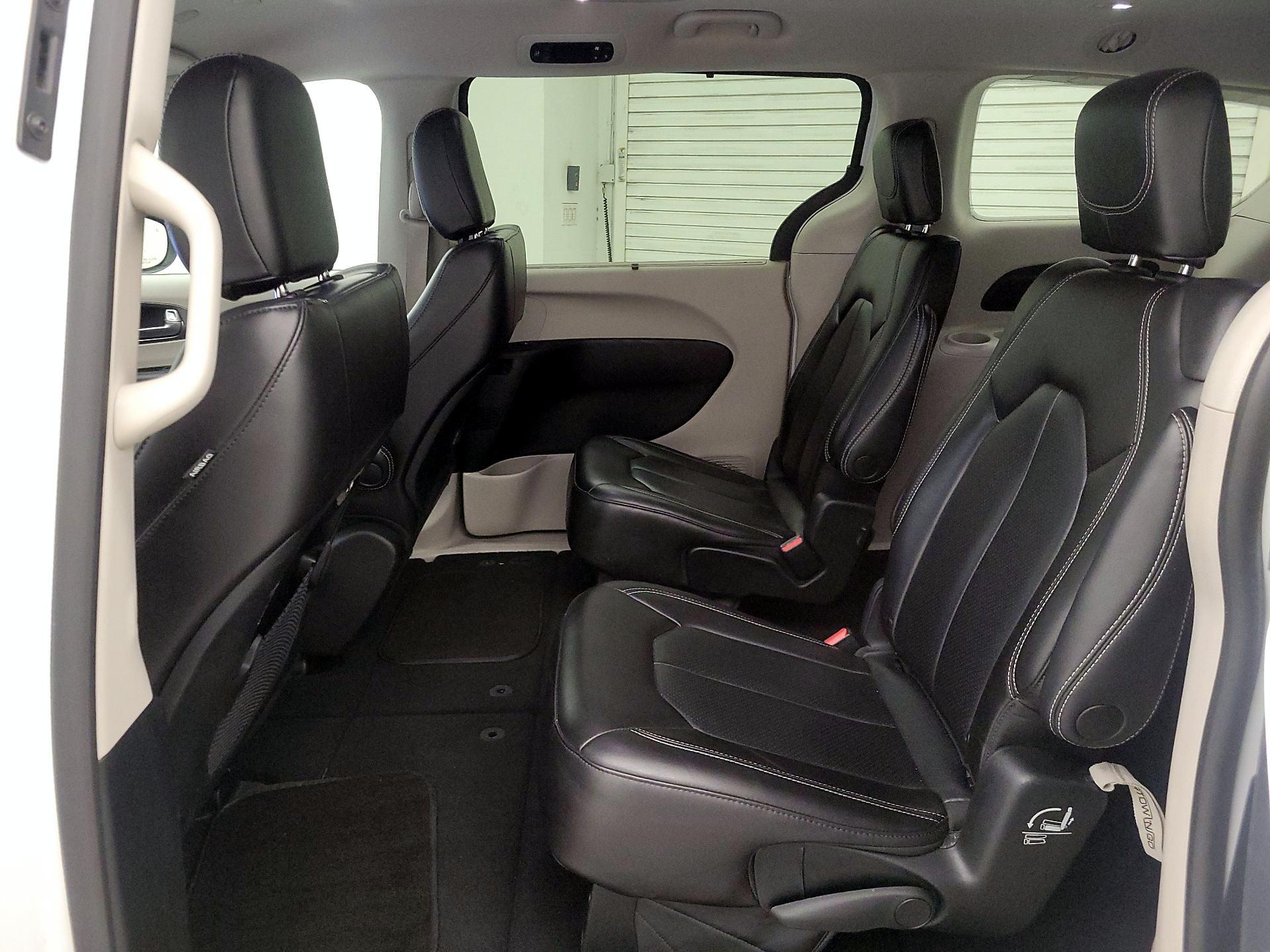 Thumbnail: 2023 Chrysler Pacifica - 19