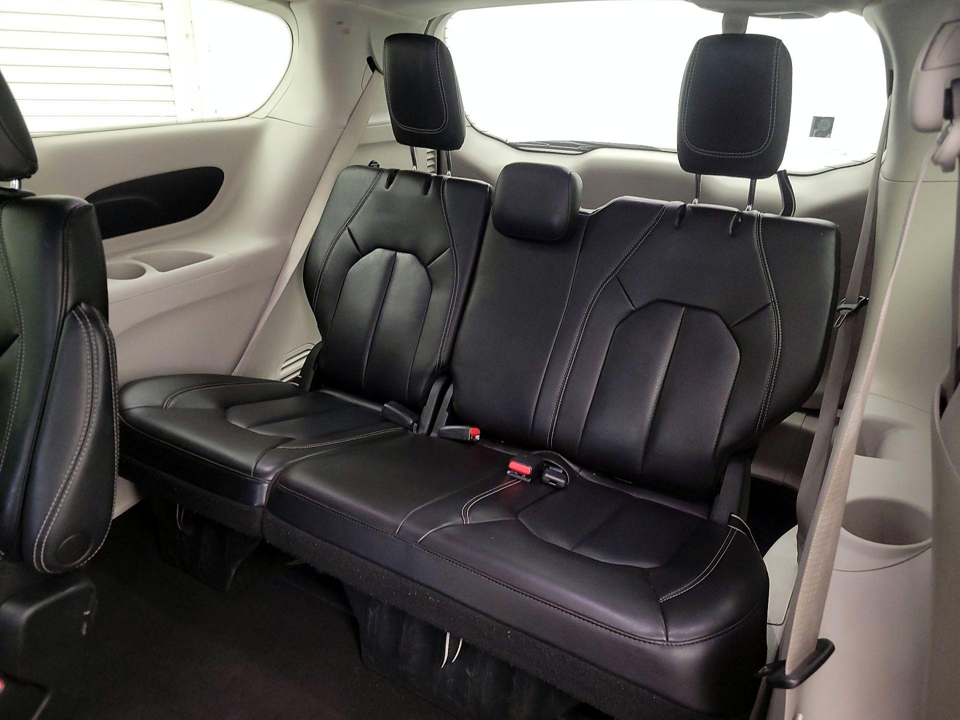 Thumbnail: 2023 Chrysler Pacifica - 20