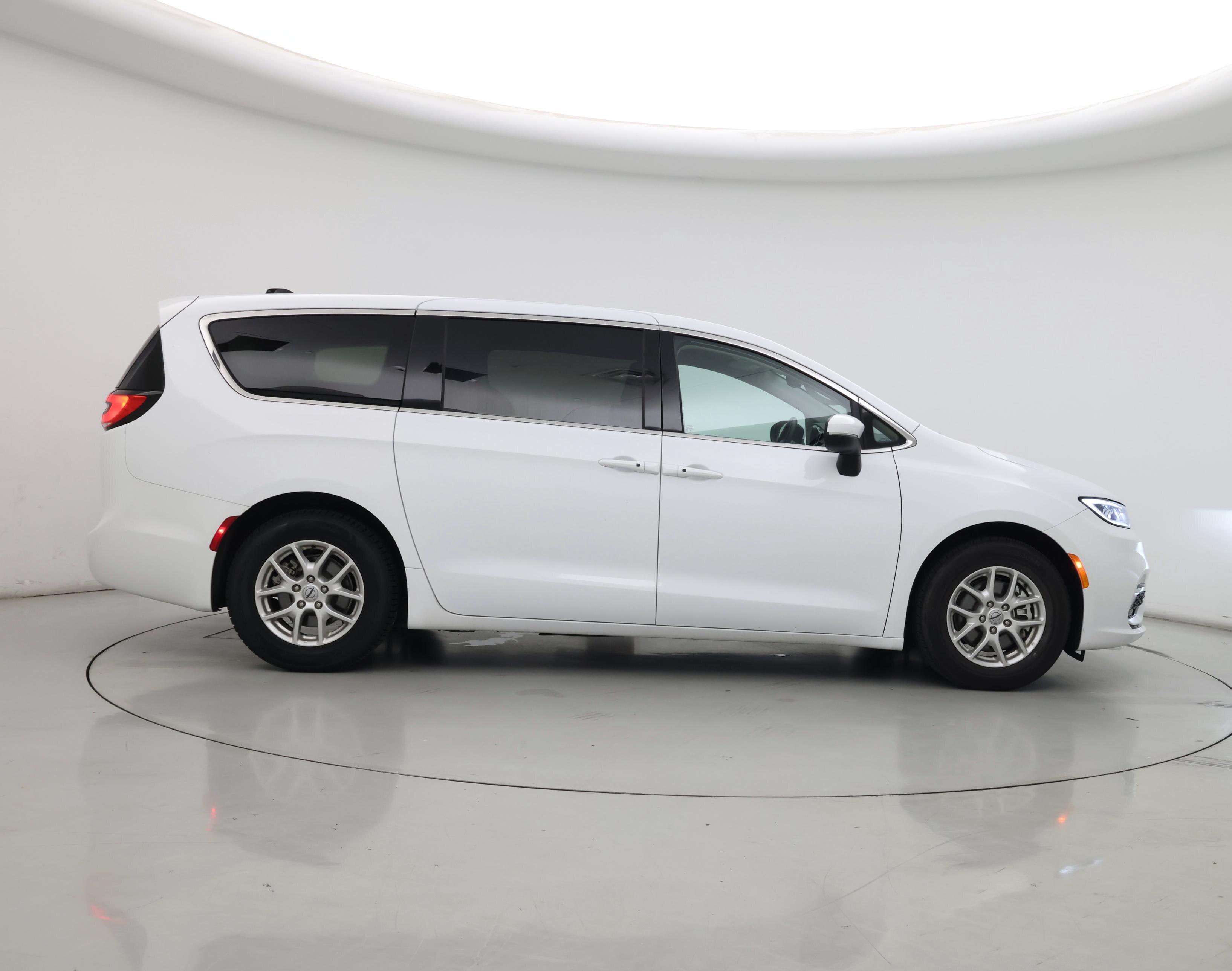 Thumbnail: 2023 Chrysler Pacifica - 7