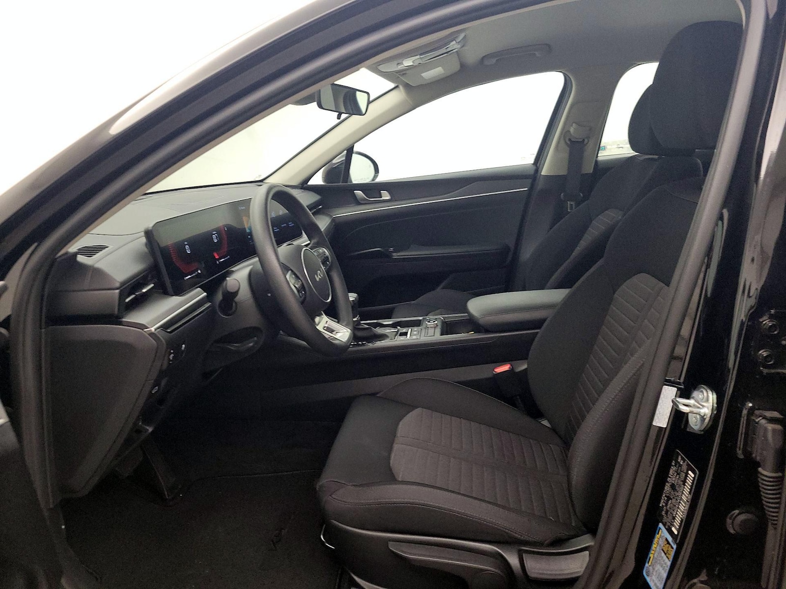 2025 Kia K5 LXS - Photo 12