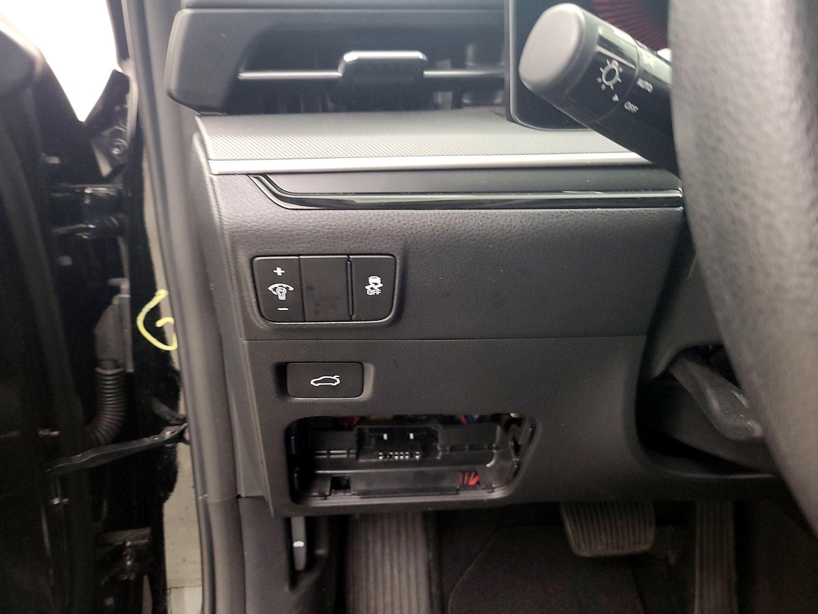 2025 Kia K5 LXS - Photo 14