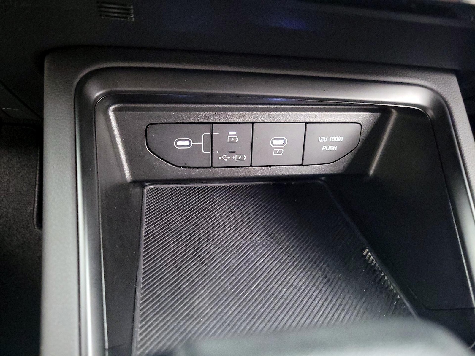 2025 Kia K5 LXS - Photo 19