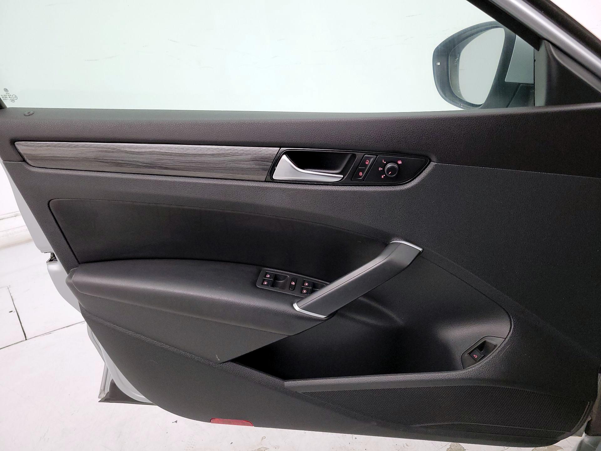 Thumbnail: 2020 Volkswagen Passat - 12