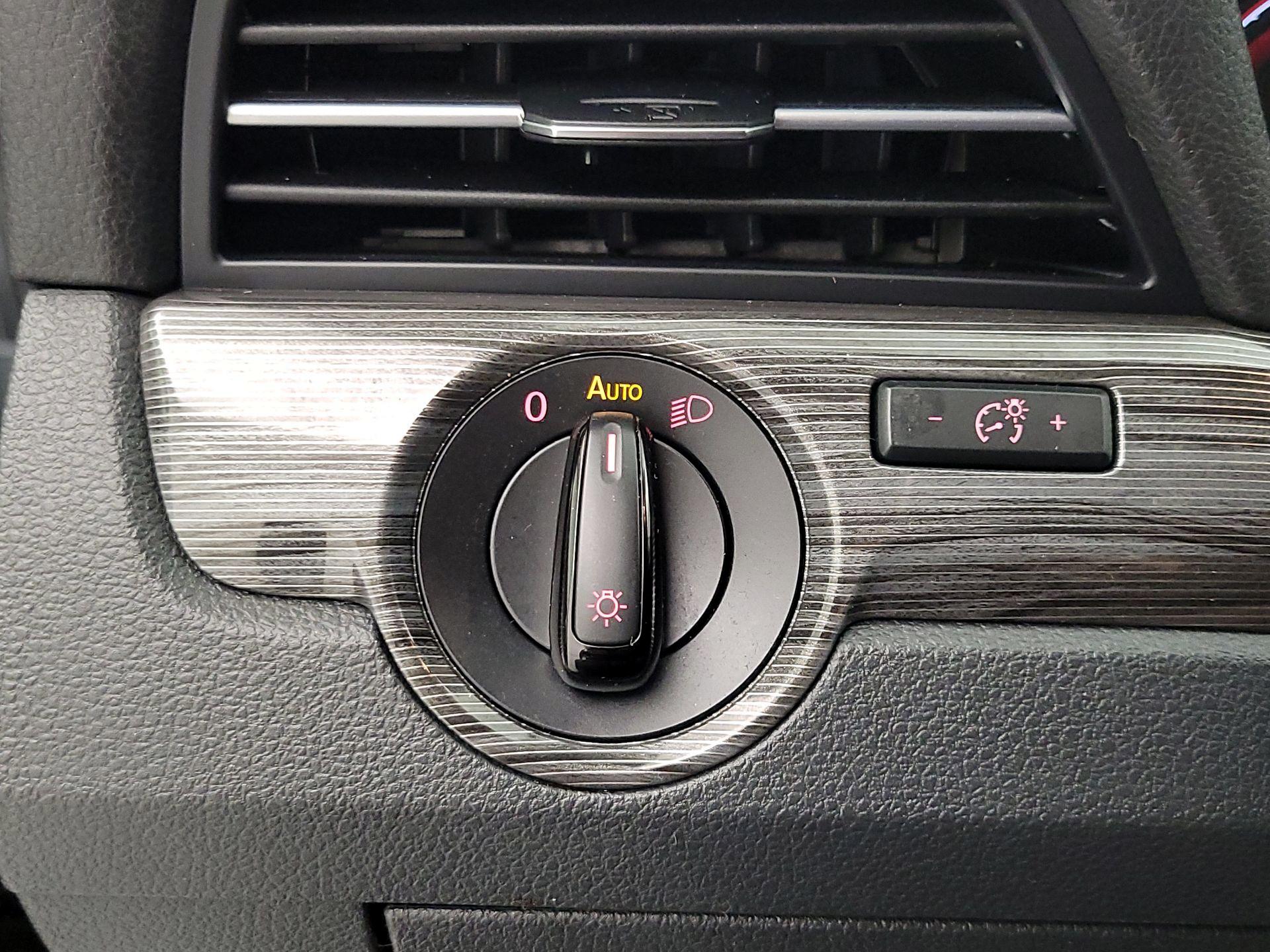 Thumbnail: 2020 Volkswagen Passat - 13