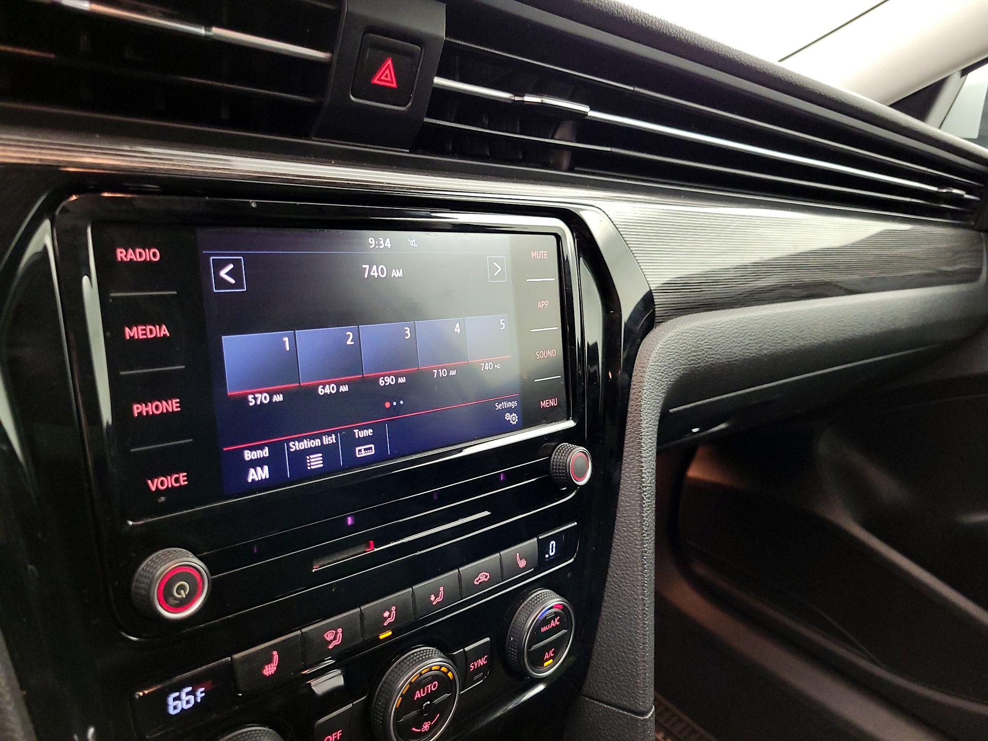 Thumbnail: 2020 Volkswagen Passat - 14