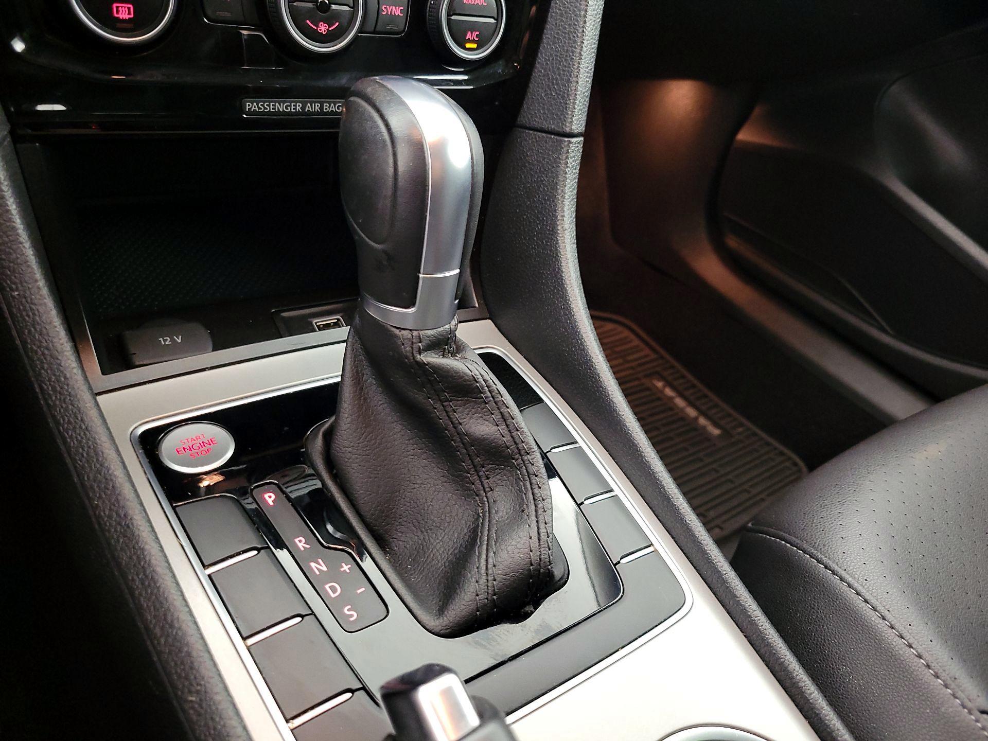 Thumbnail: 2020 Volkswagen Passat - 16