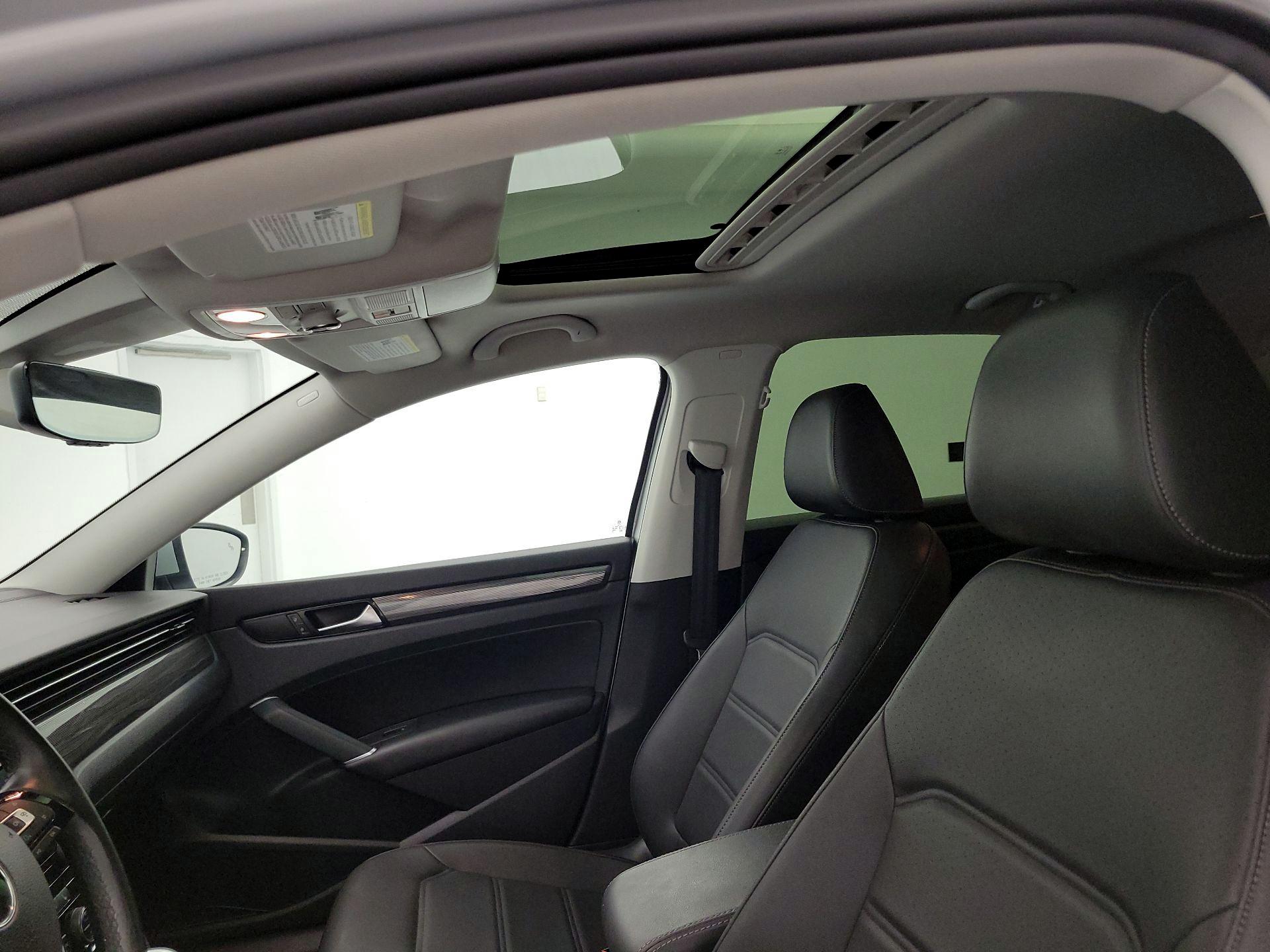 Thumbnail: 2020 Volkswagen Passat - 17