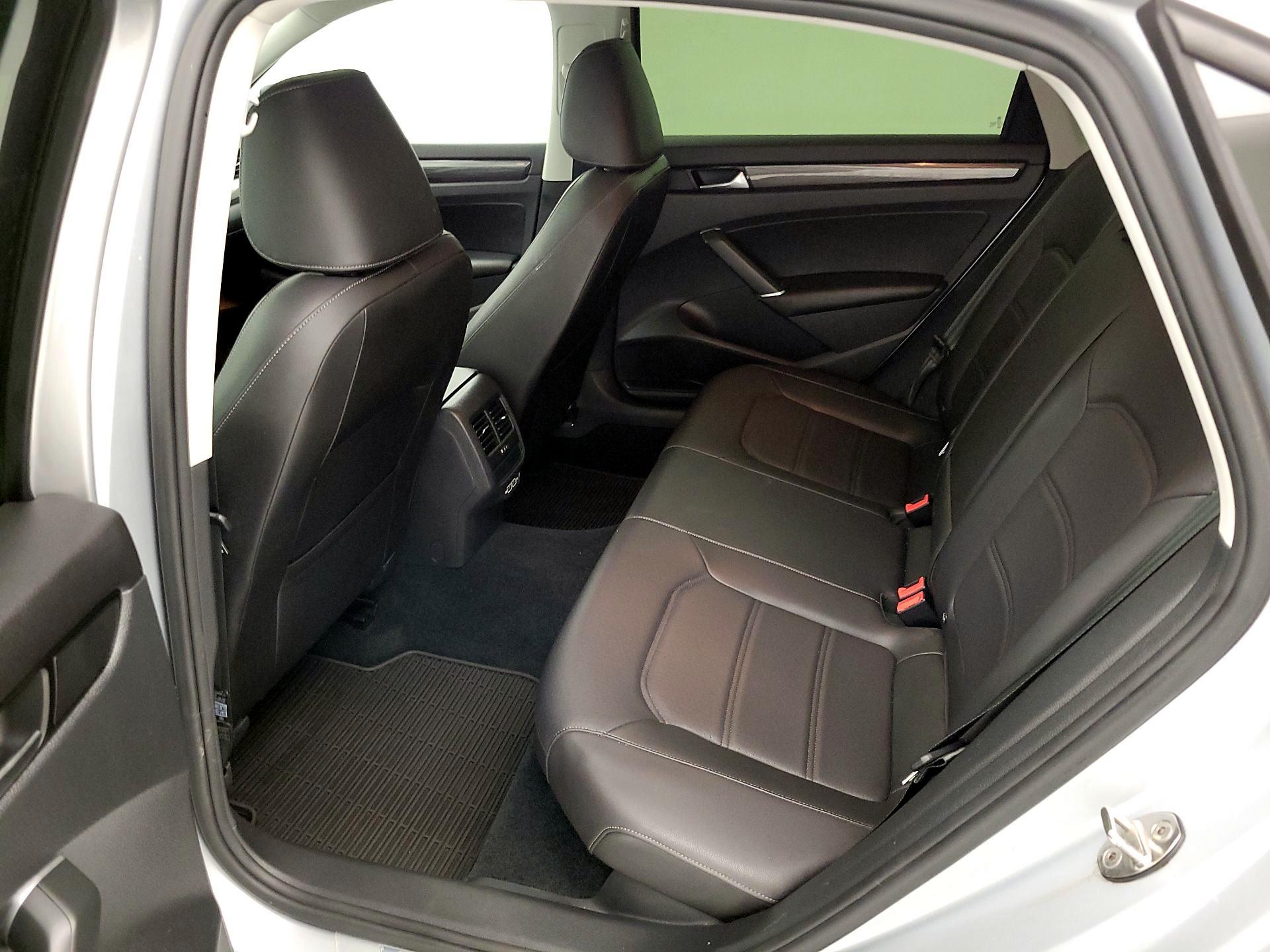 Thumbnail: 2020 Volkswagen Passat - 18