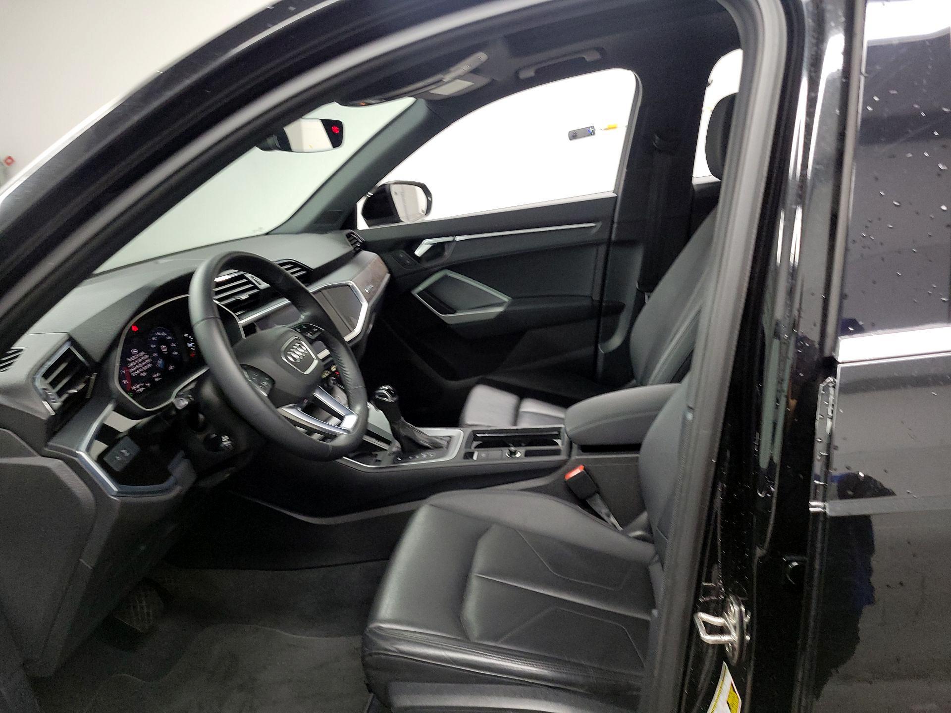 Thumbnail: 2020 Audi Q3 - 11