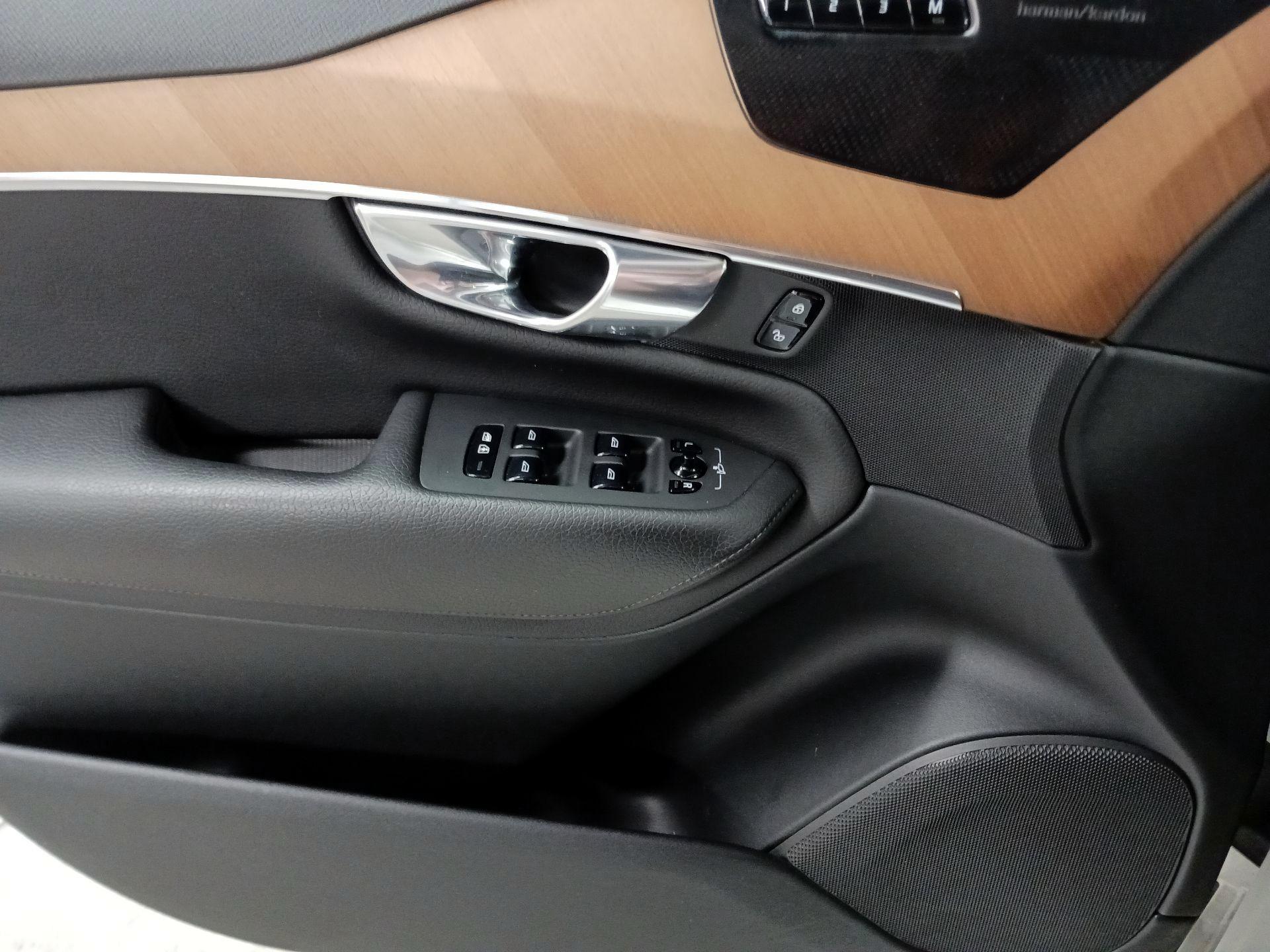 Thumbnail: 2021 Volvo XC90 - 12