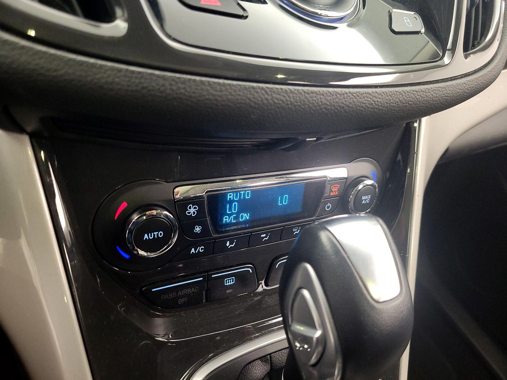 Thumbnail: 2015 Ford C-Max - 16