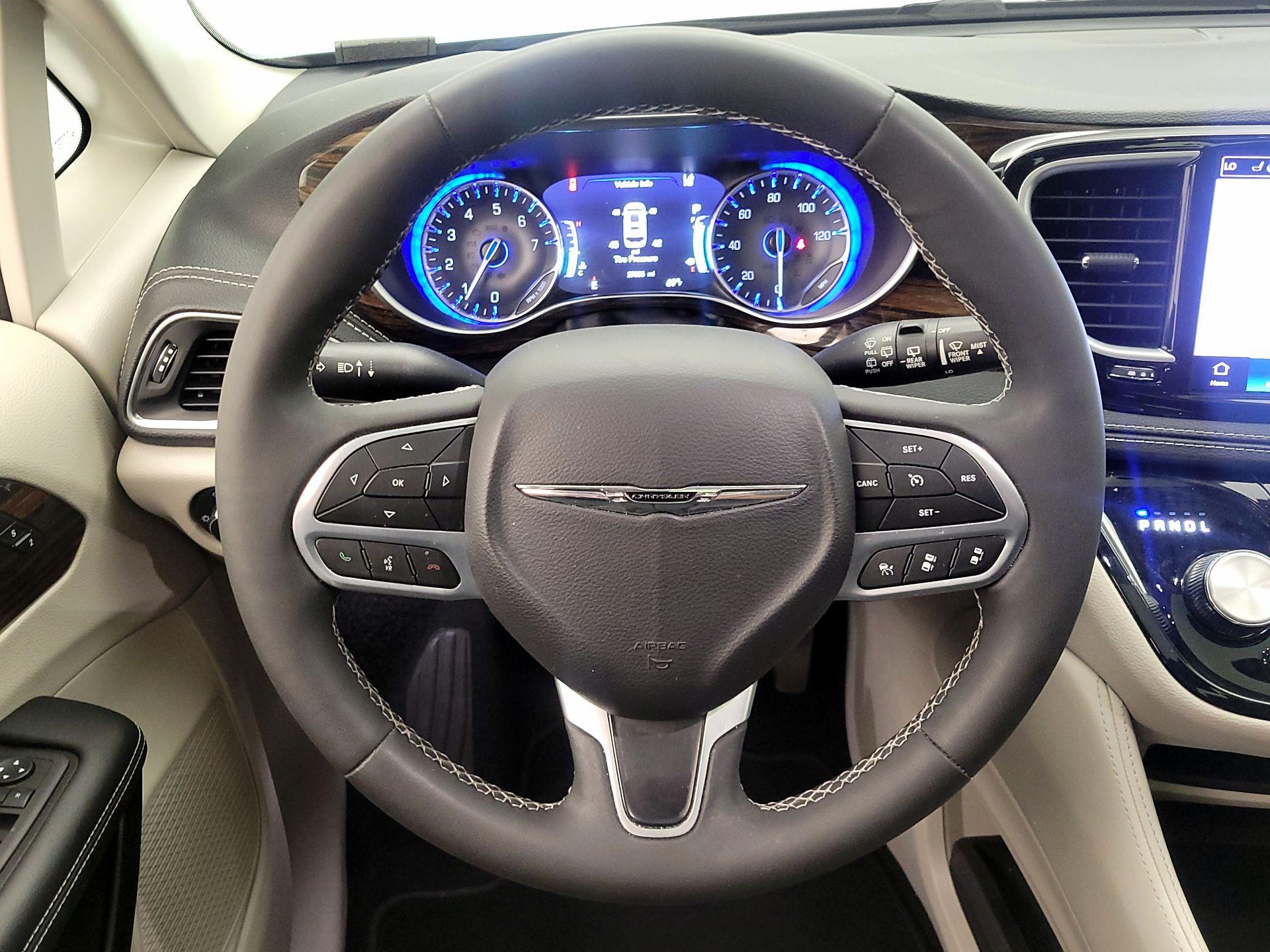 Thumbnail: 2023 Chrysler Pacifica - 10