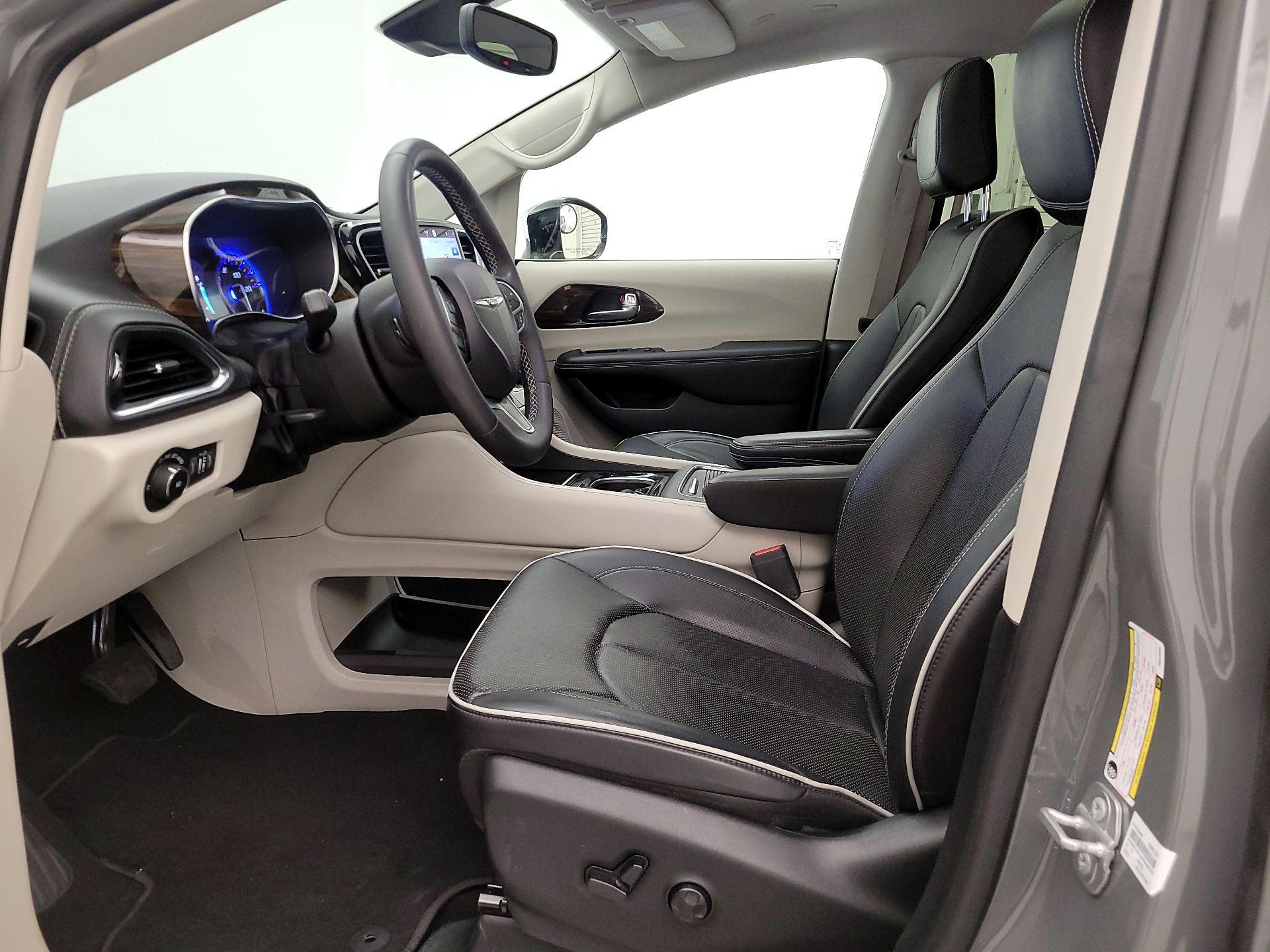 Thumbnail: 2023 Chrysler Pacifica - 11