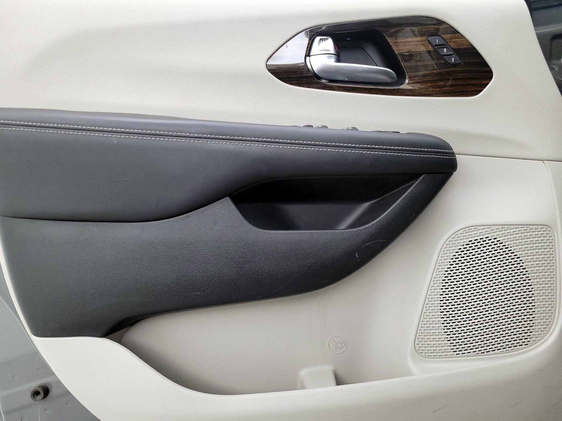 Thumbnail: 2023 Chrysler Pacifica - 12