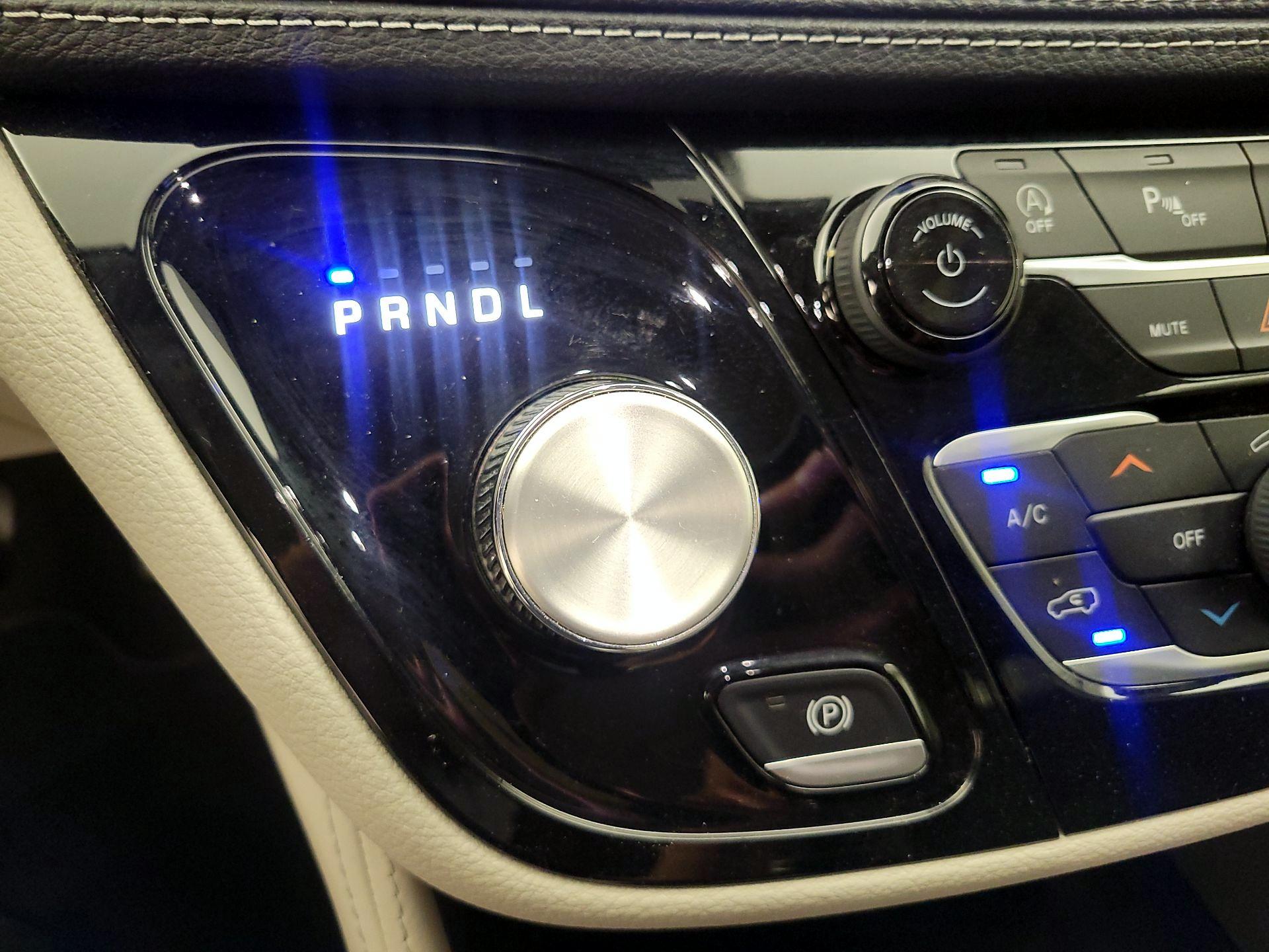 Thumbnail: 2023 Chrysler Pacifica - 17