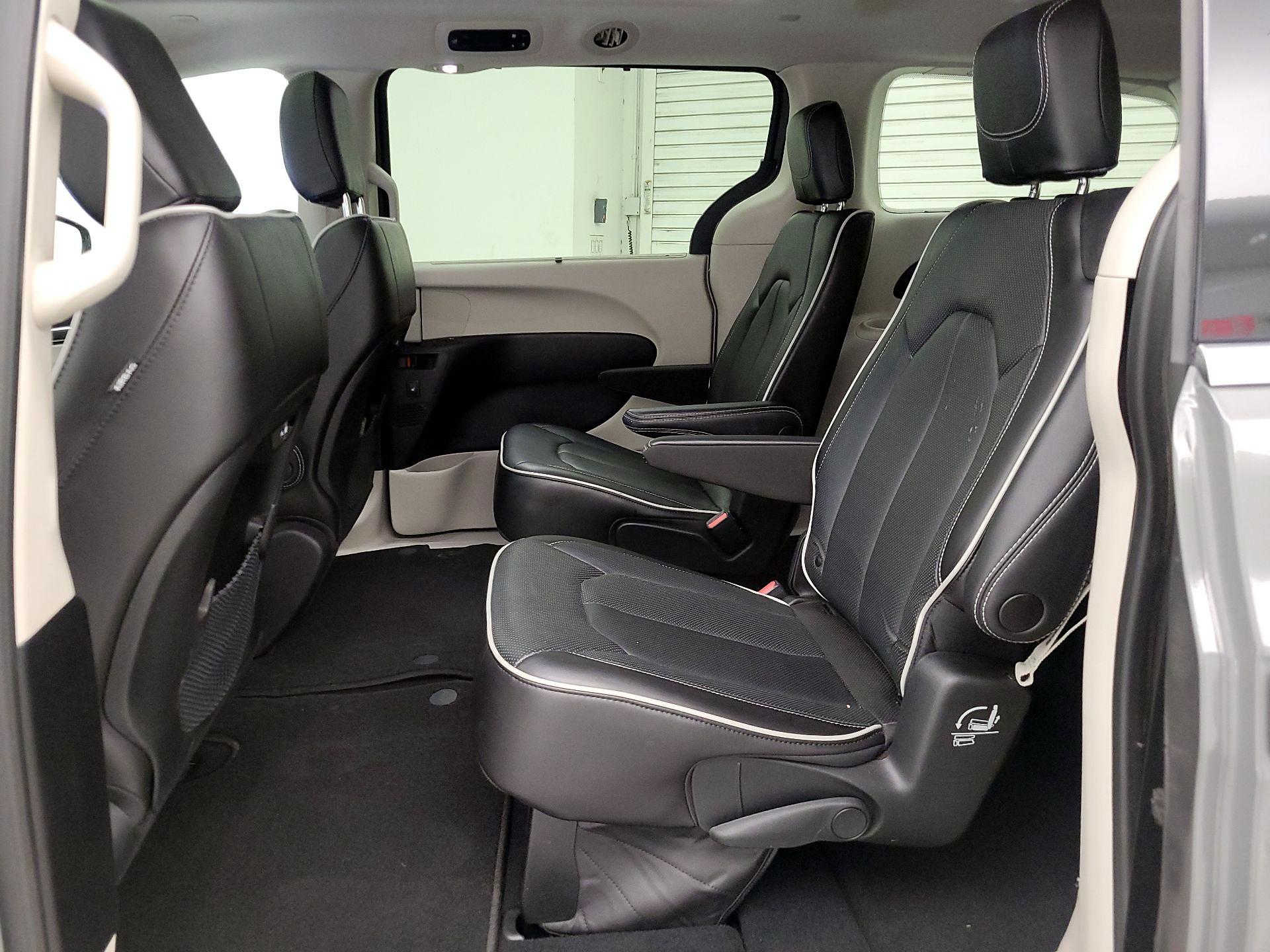 Thumbnail: 2023 Chrysler Pacifica - 20