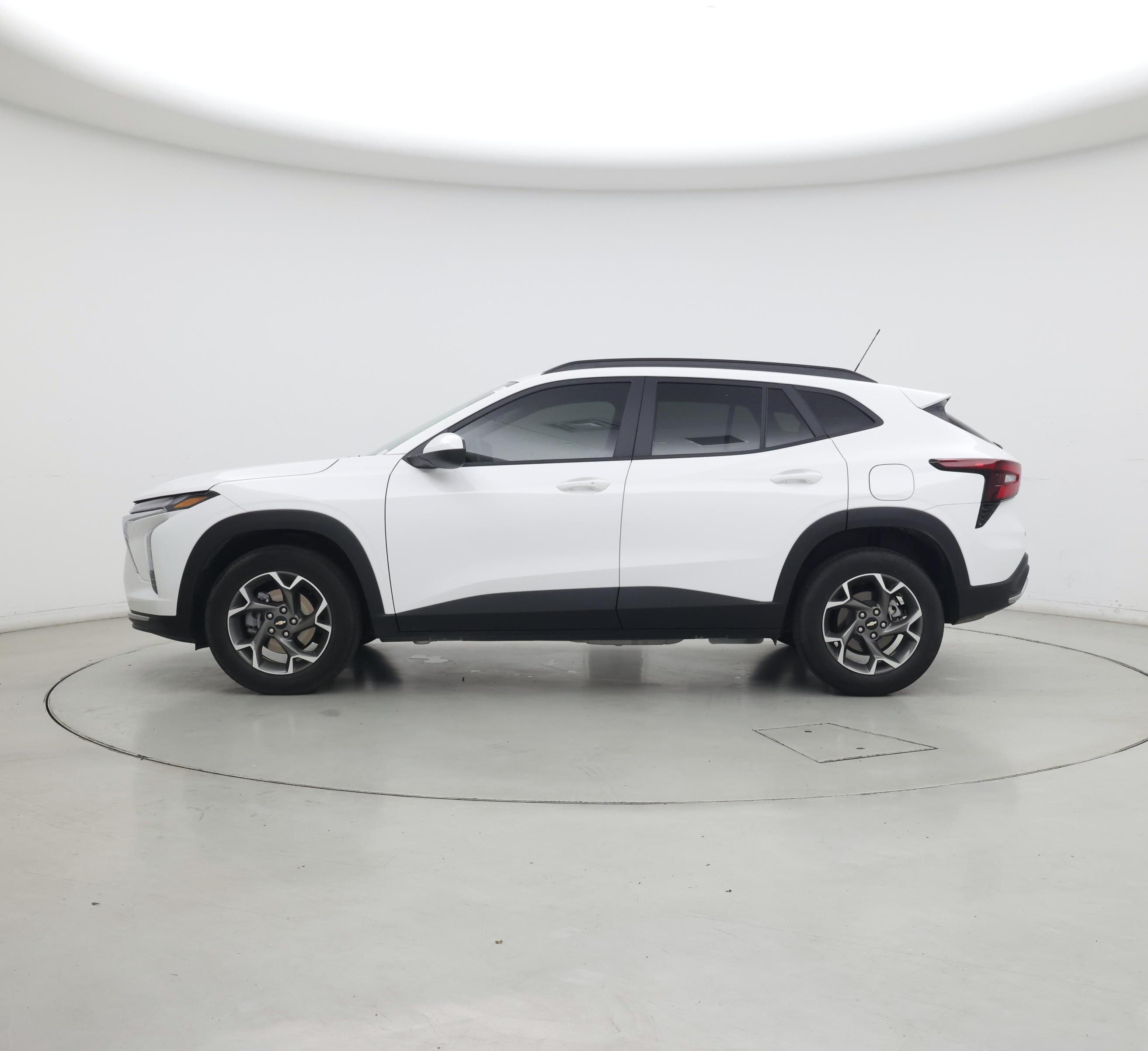 Thumbnail: 2025 Chevrolet Trax - 3