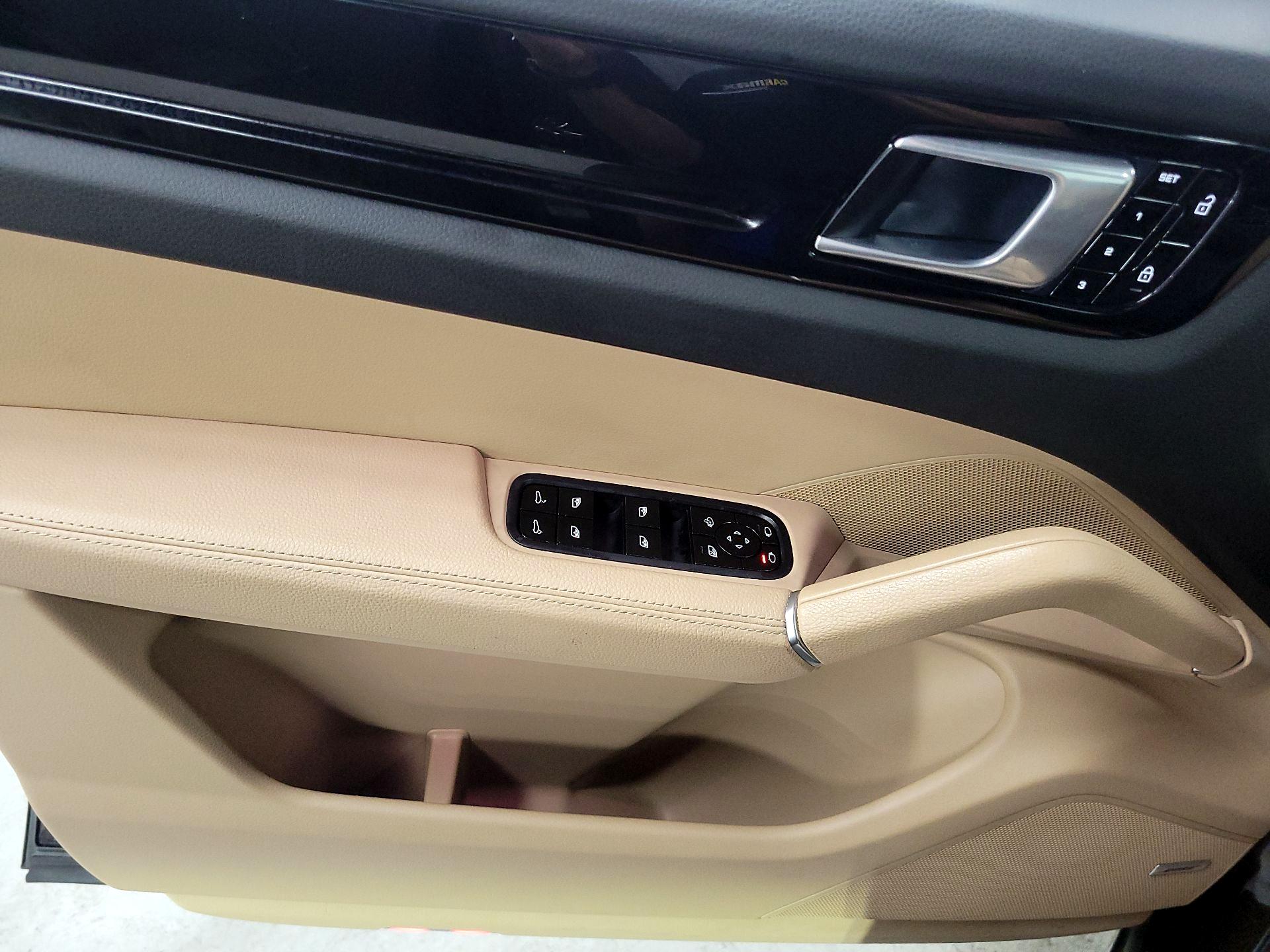 Thumbnail: 2021 Porsche Cayenne - 12