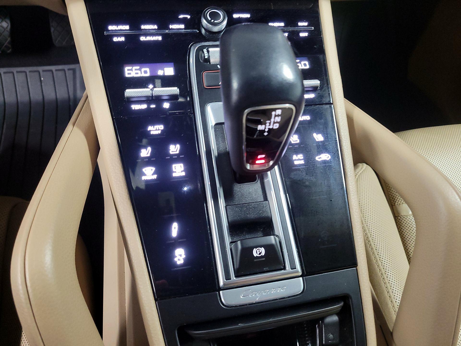 Thumbnail: 2021 Porsche Cayenne - 16