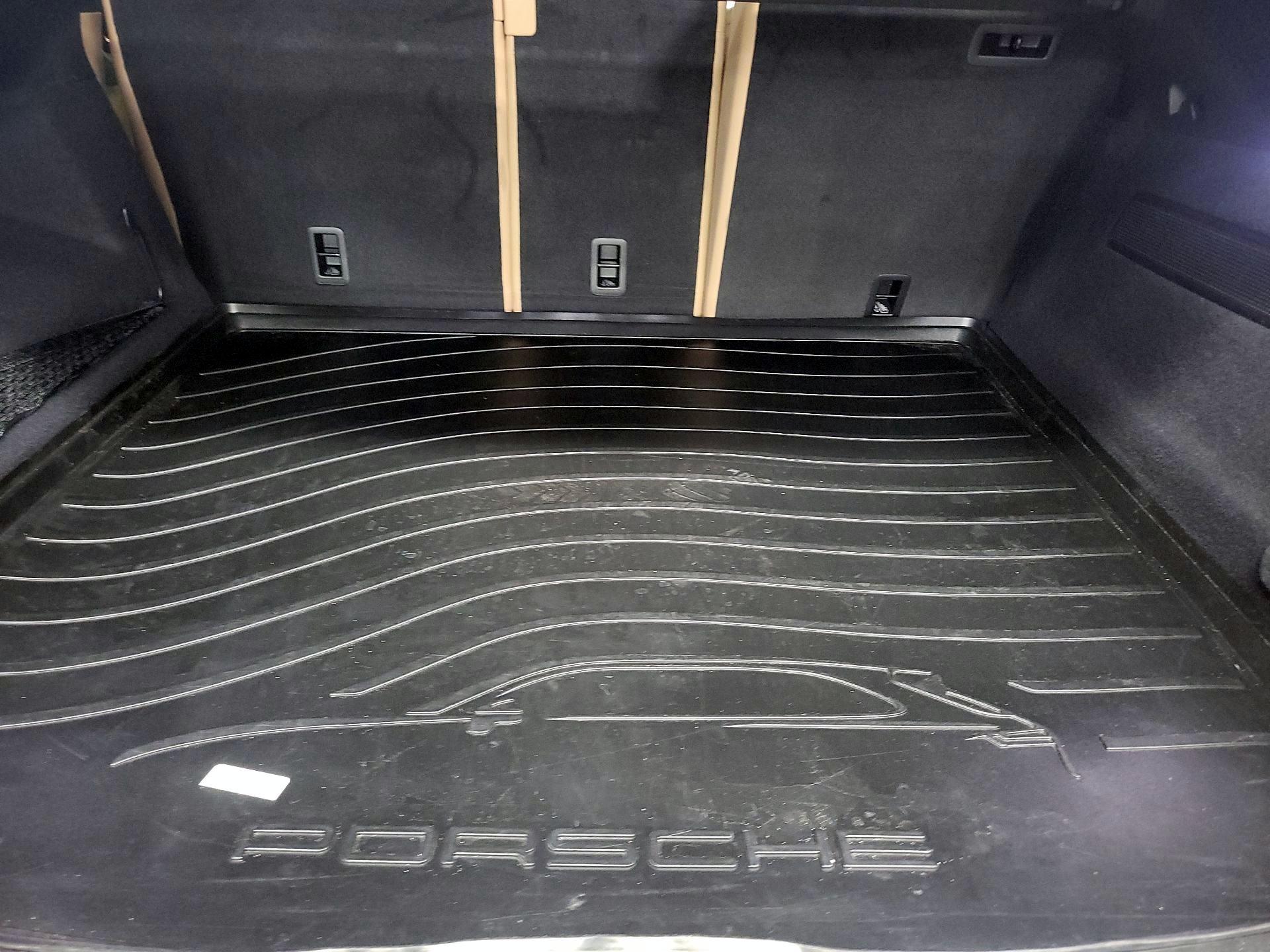 Thumbnail: 2021 Porsche Cayenne - 17