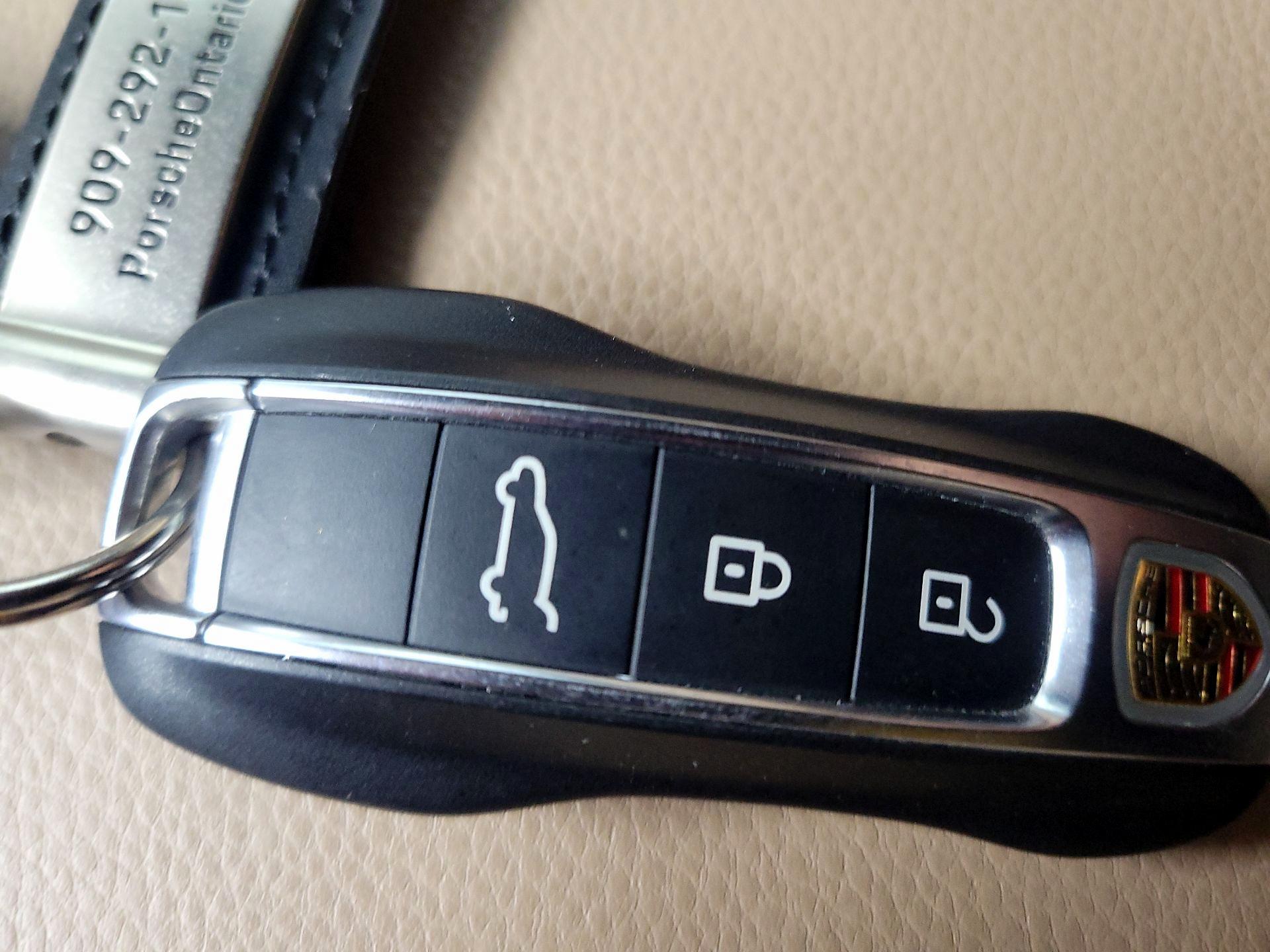 Thumbnail: 2021 Porsche Cayenne - 19