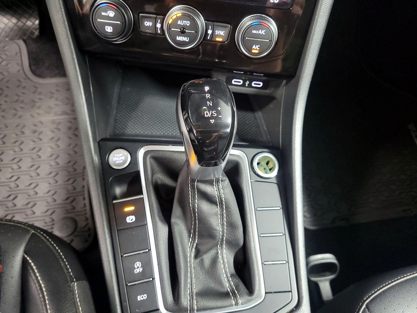 2022 Volkswagen Jetta SE - Photo 16
