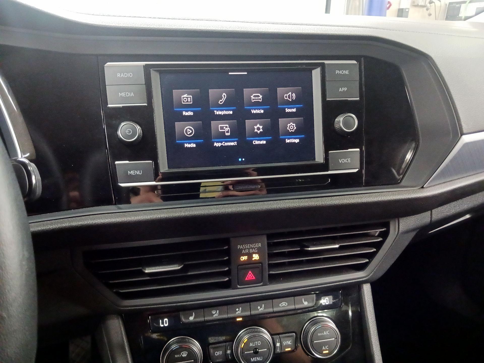 Thumbnail: 2024 Volkswagen Jetta - 14