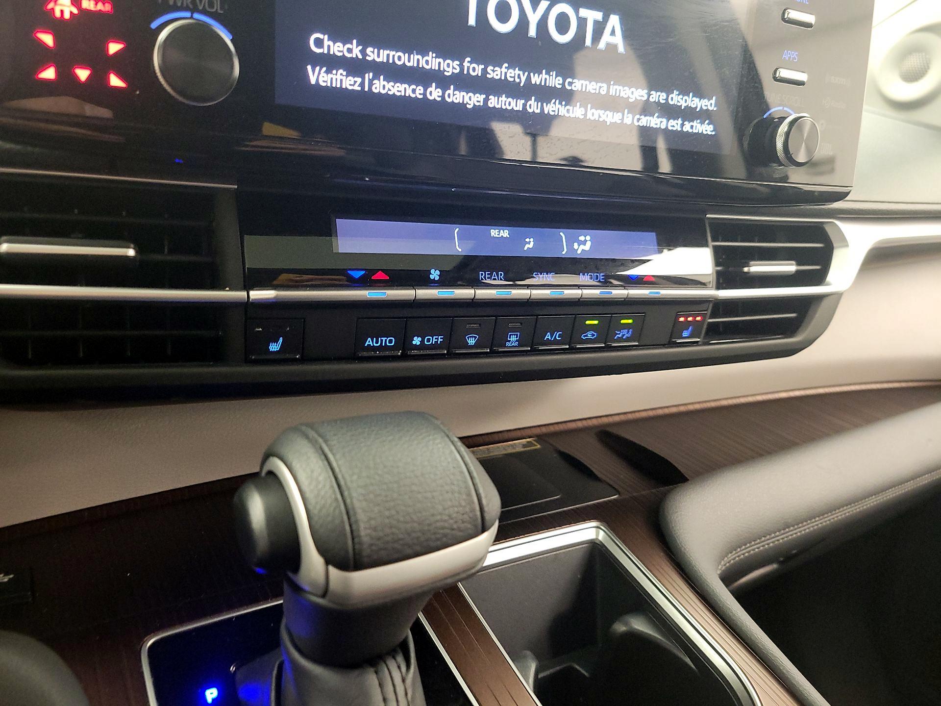 Thumbnail: 2022 Toyota Sienna - 17