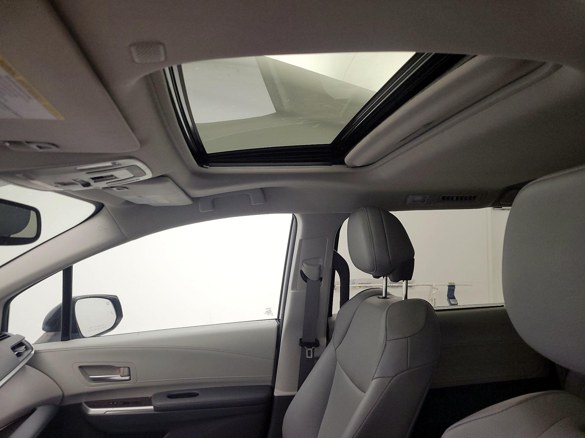 Thumbnail: 2022 Toyota Sienna - 20