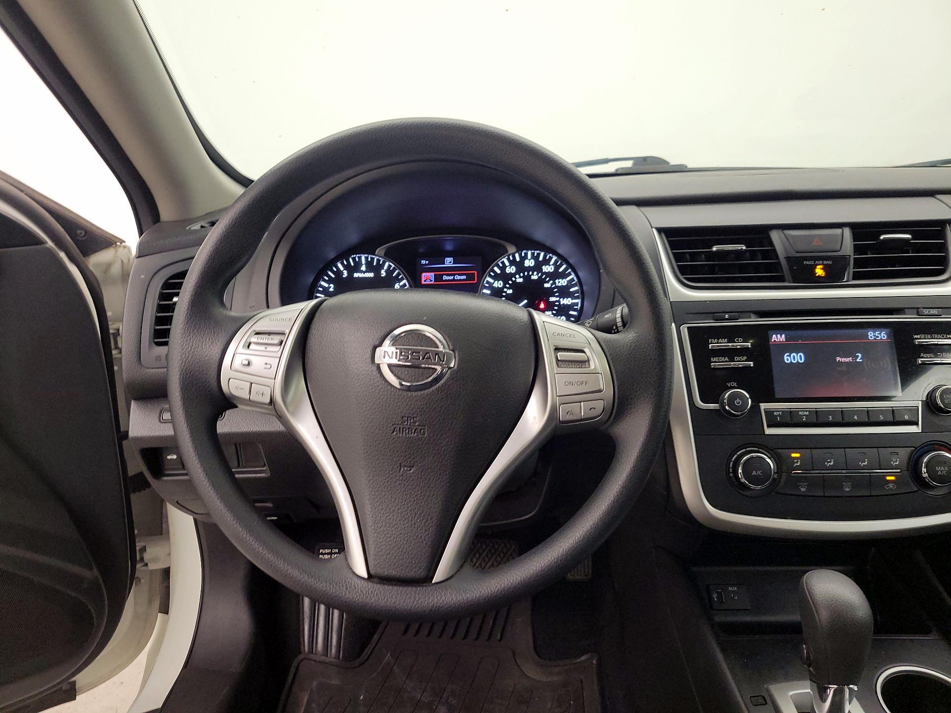 Thumbnail: 2016 Nissan Altima - 10