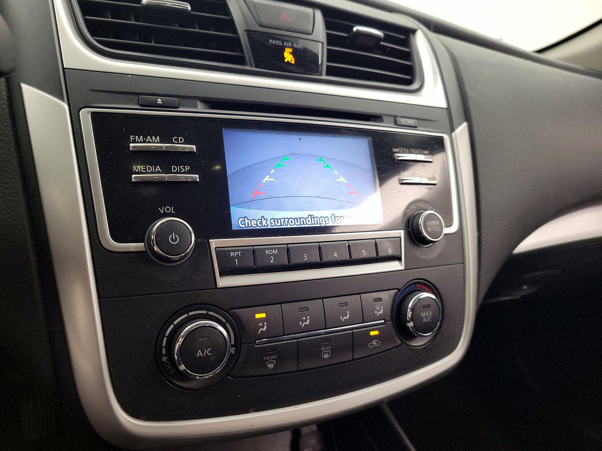 Thumbnail: 2016 Nissan Altima - 14