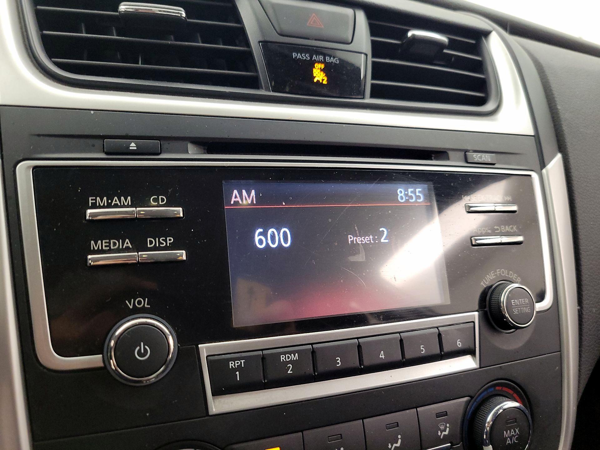 Thumbnail: 2016 Nissan Altima - 15