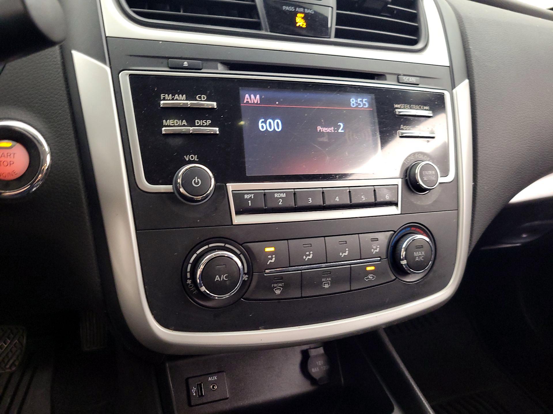 Thumbnail: 2016 Nissan Altima - 16