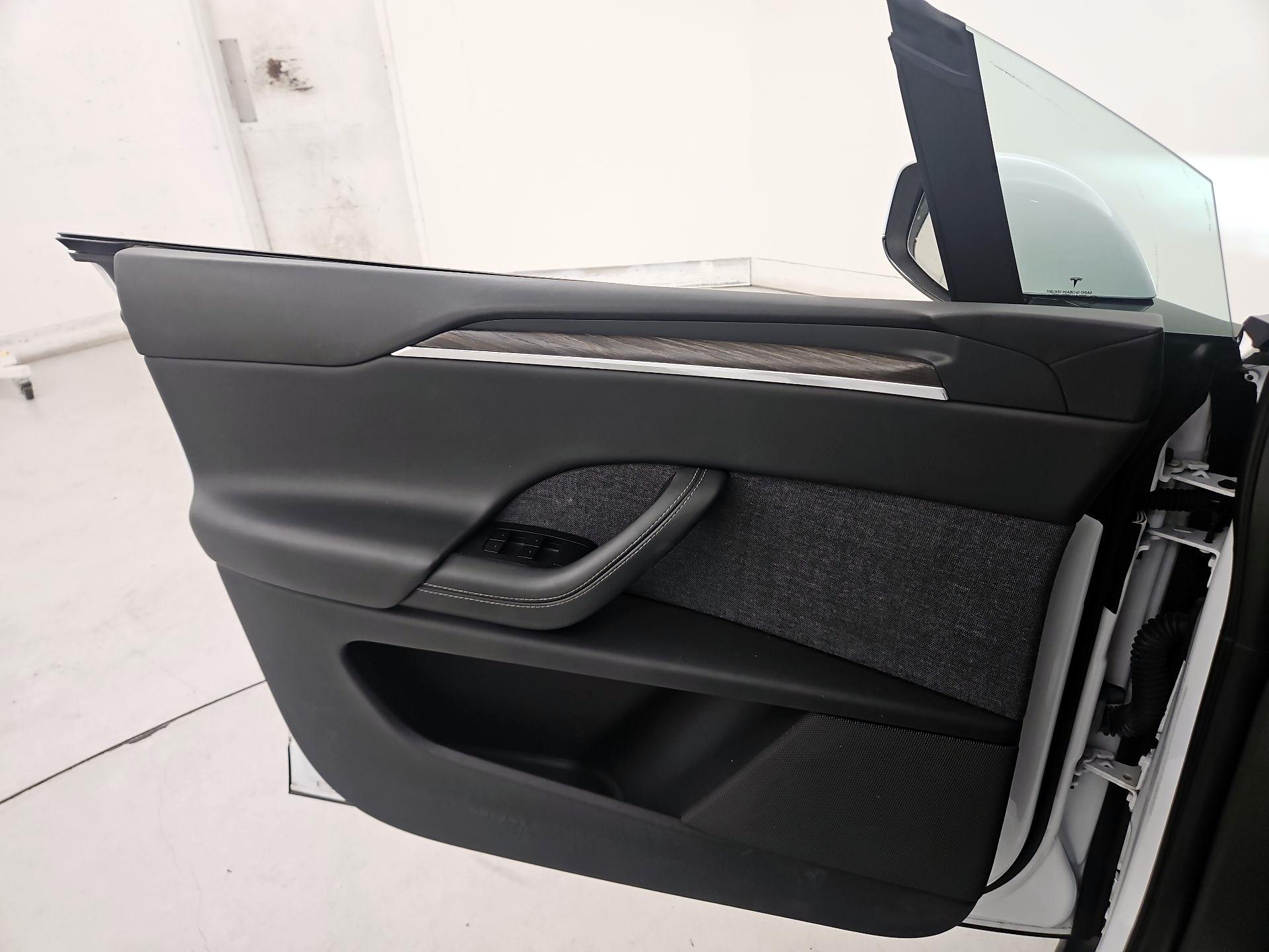 Thumbnail: 2022 Tesla Model X - 12