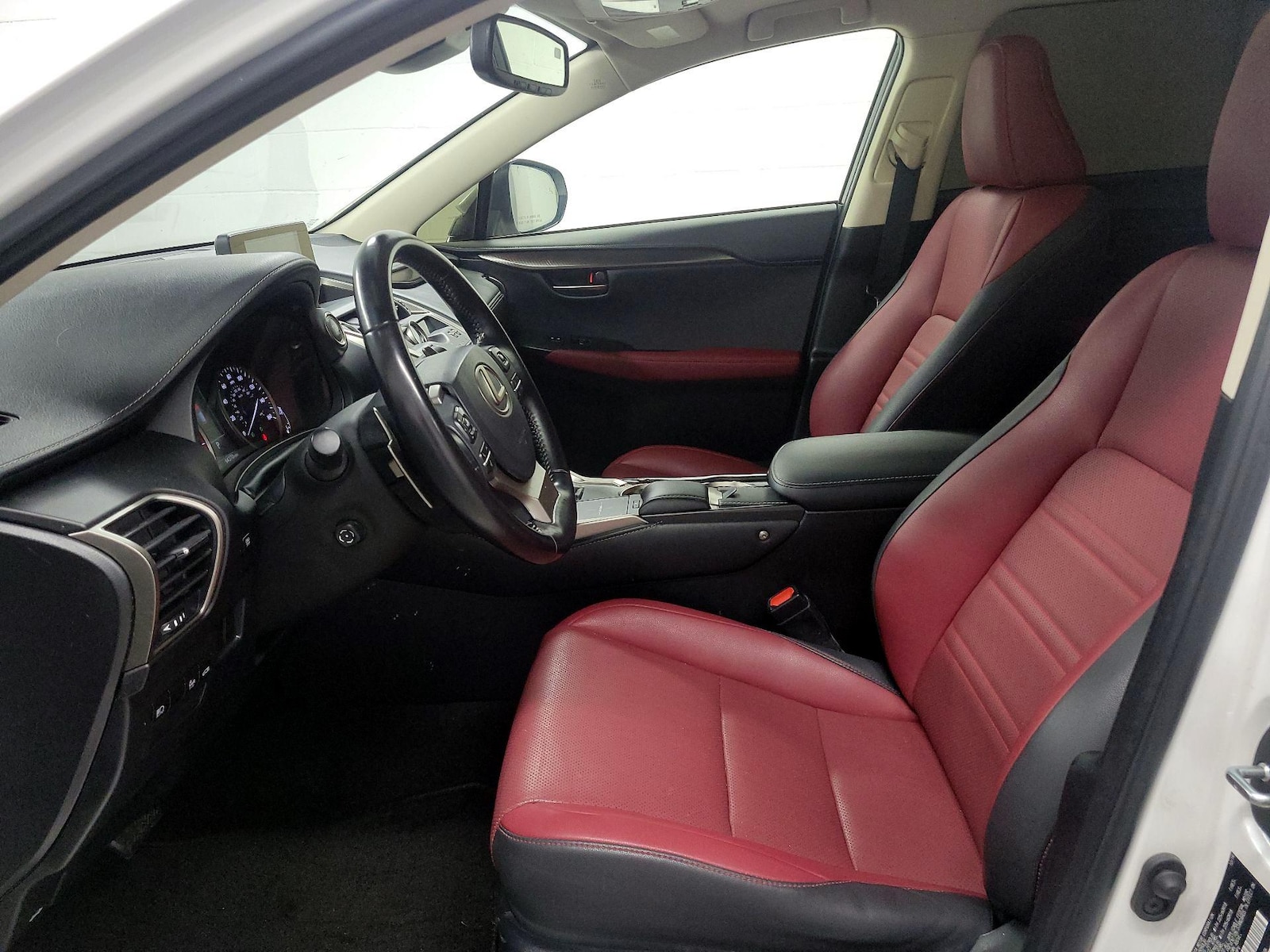 2020 Lexus NX 300 - Photo 12