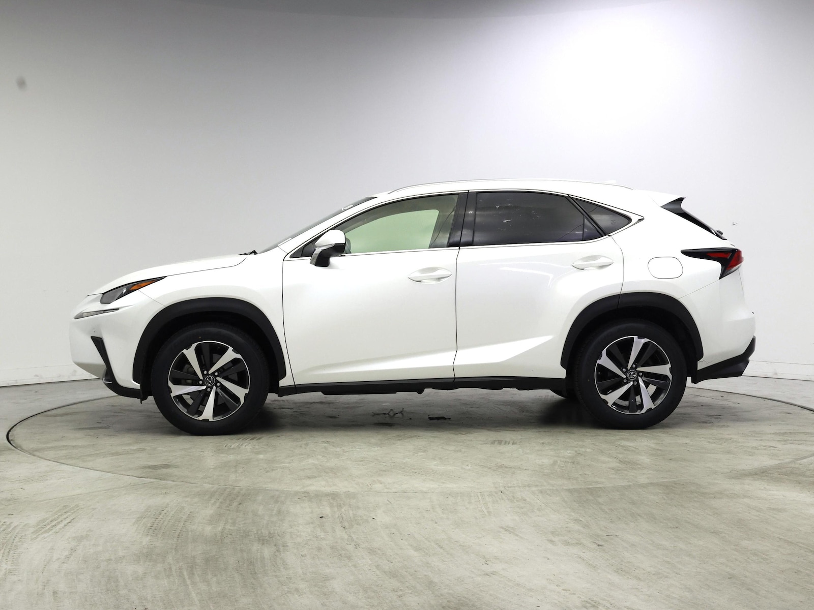 2020 Lexus NX 300 - Photo 4