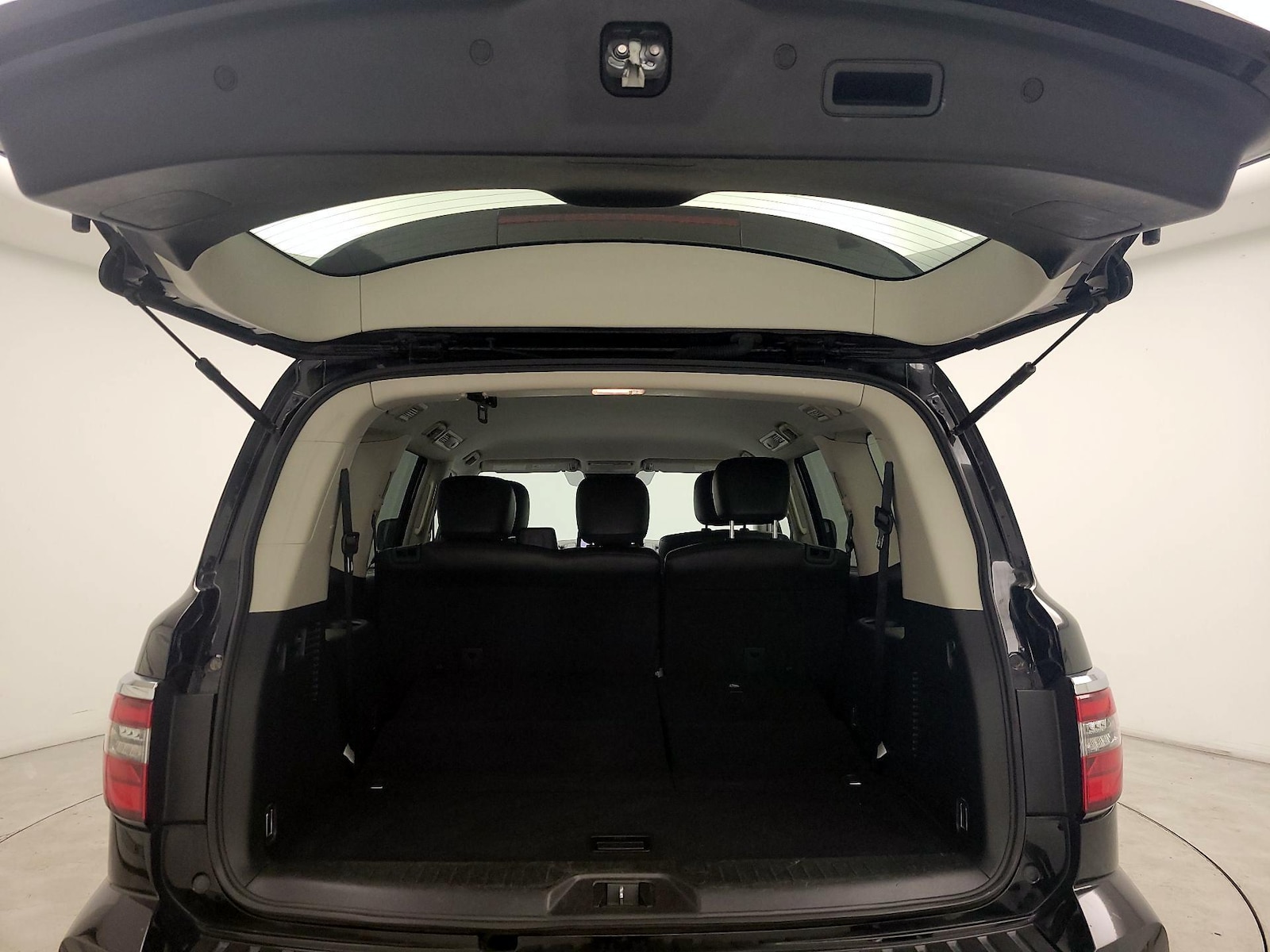 2024 Nissan Armada SV - Photo 21