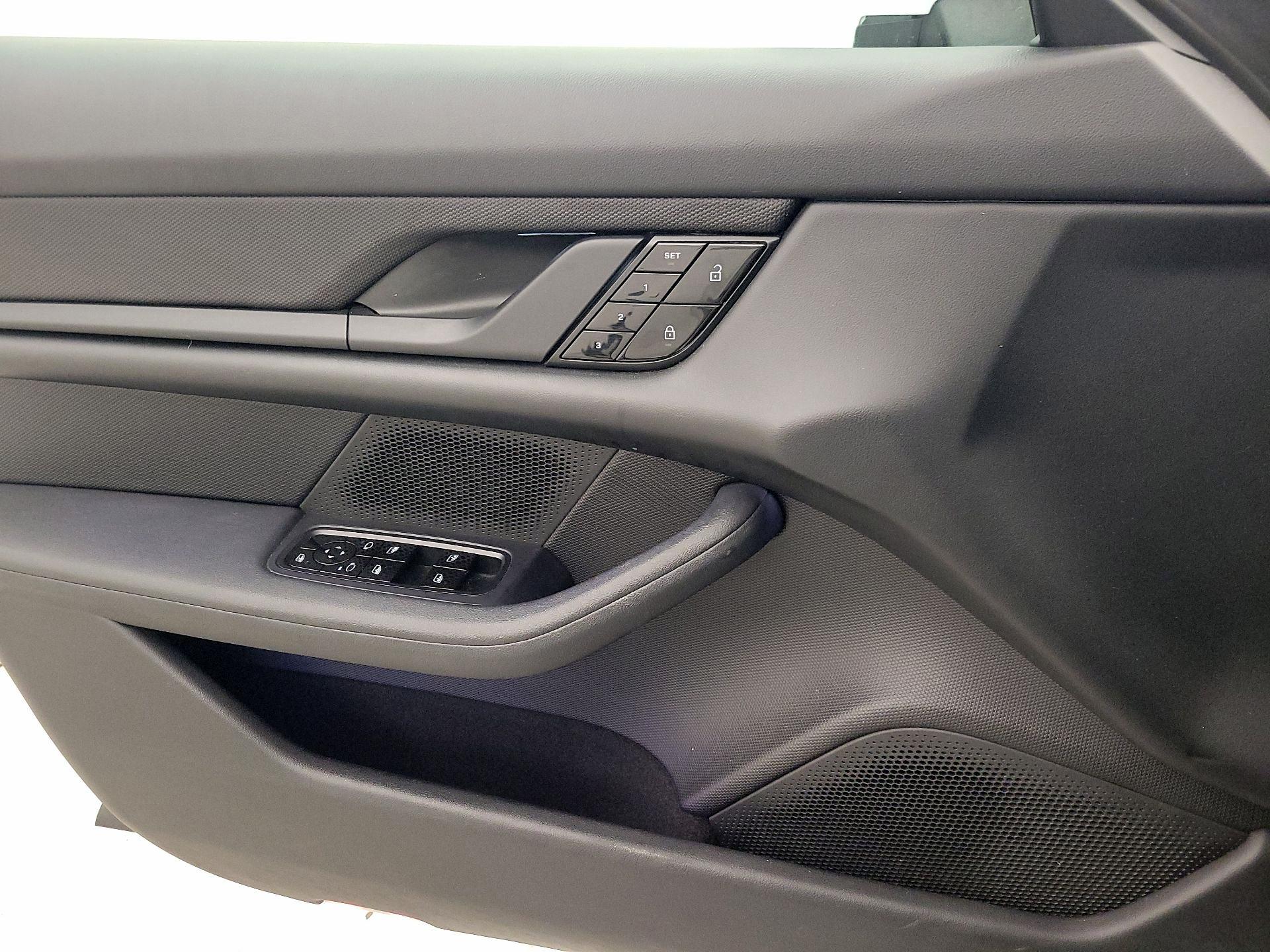 Thumbnail: 2021 Porsche Taycan - 12