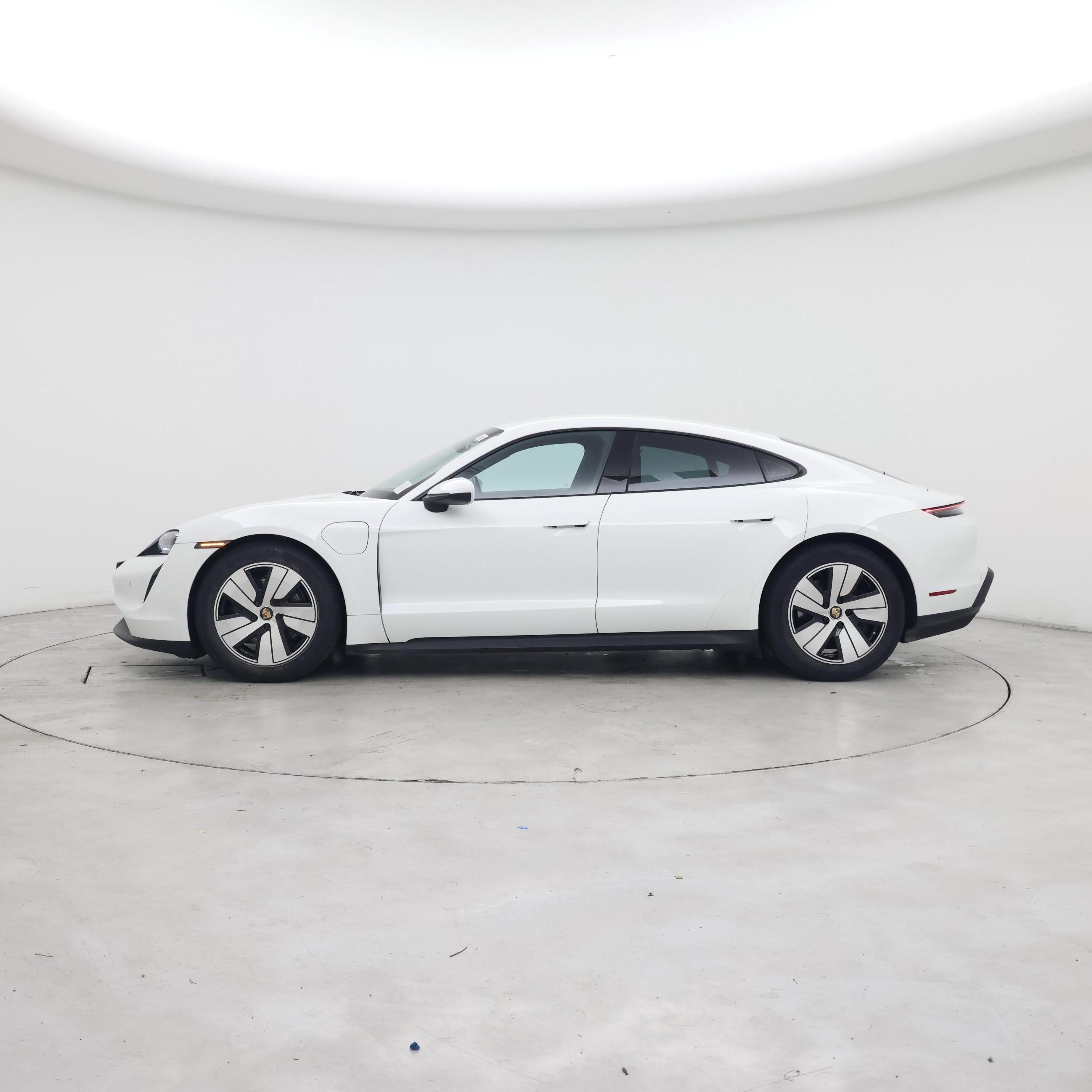 Thumbnail: 2021 Porsche Taycan - 3