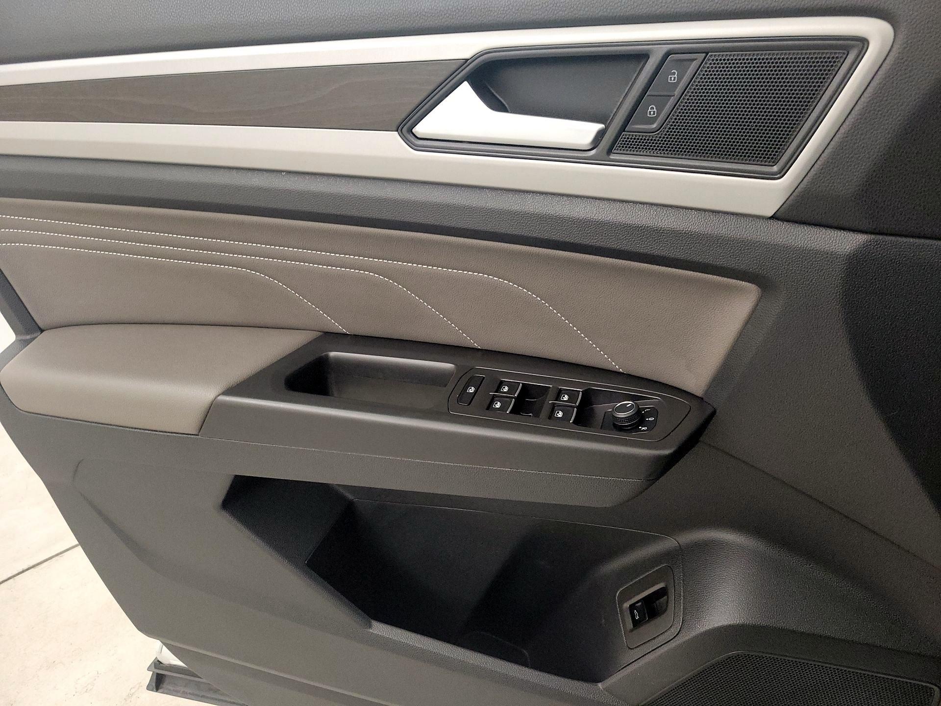 Thumbnail: 2022 Volkswagen Atlas - 12